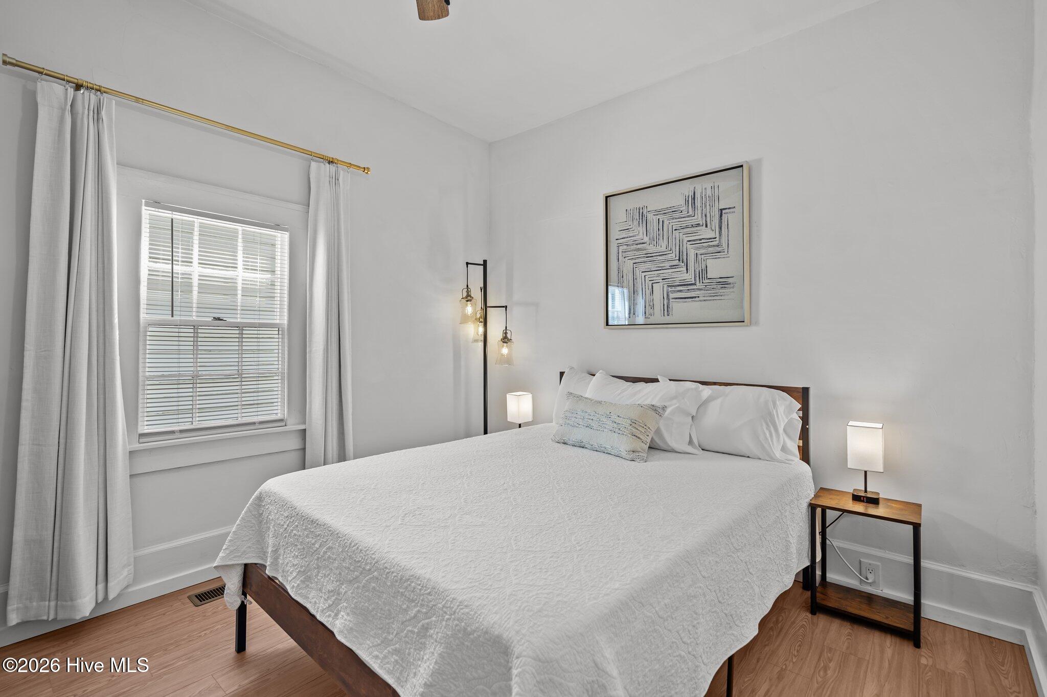 100550595 | Photo 30