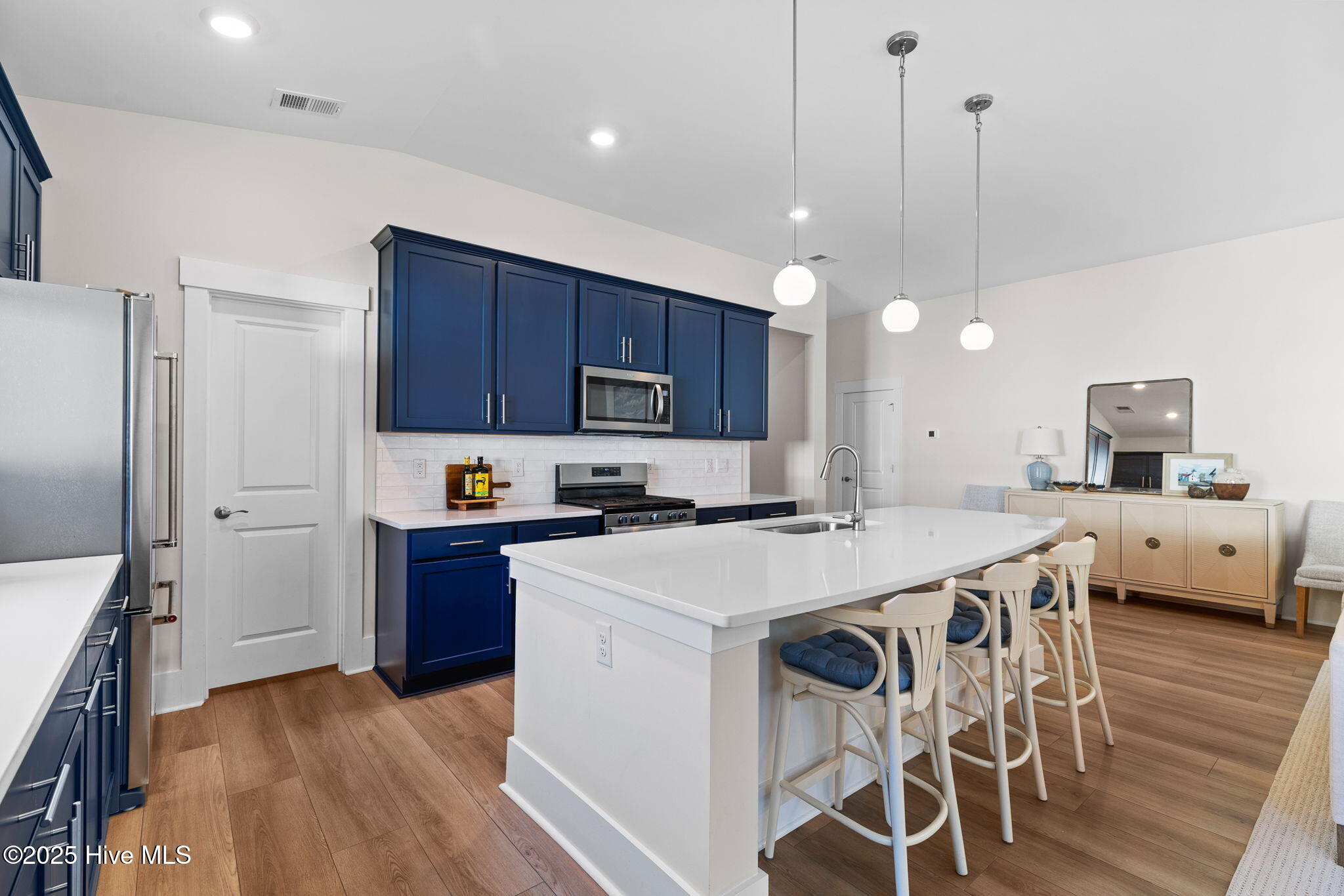 100534721 | Photo 13