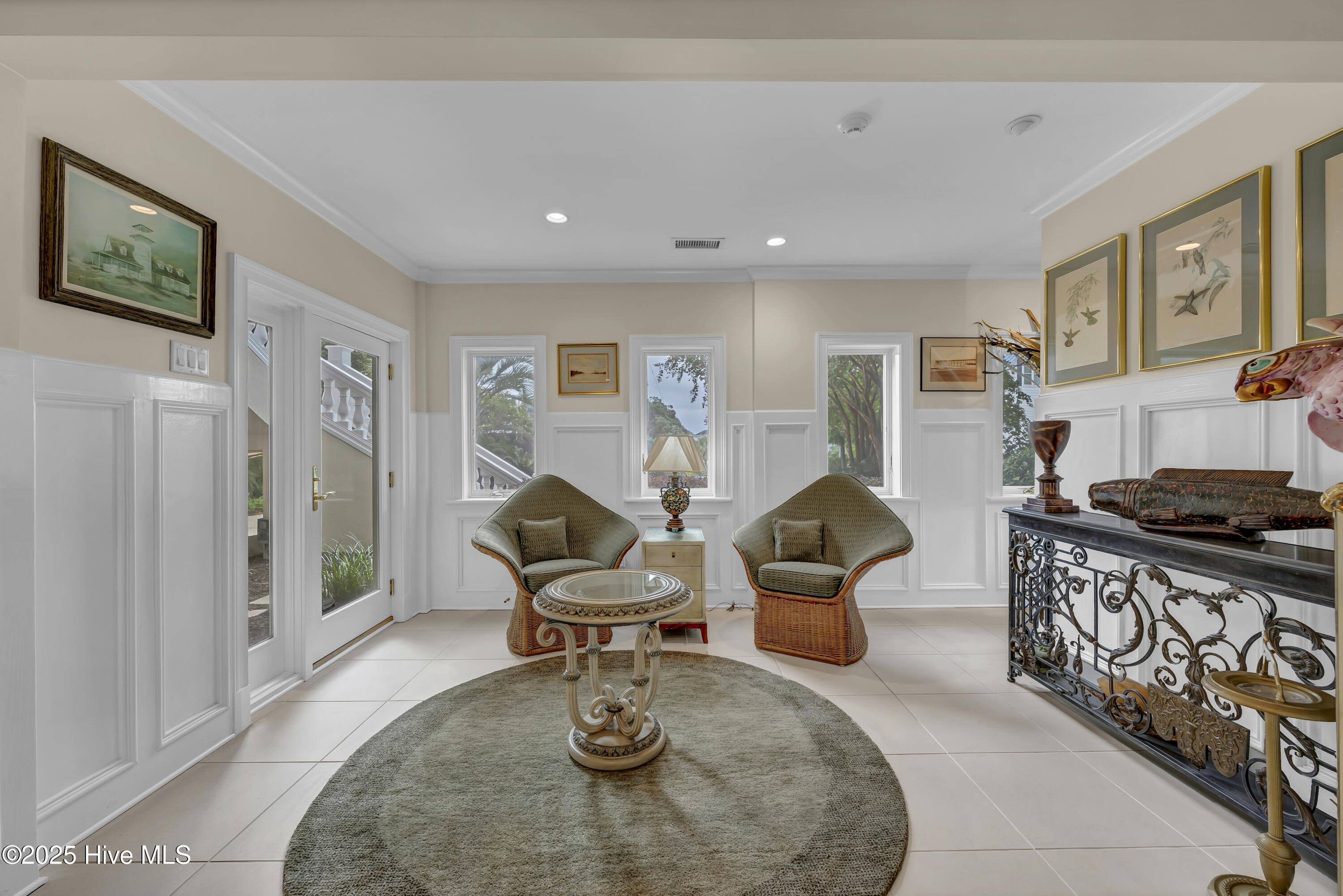 100530989 | Photo 52