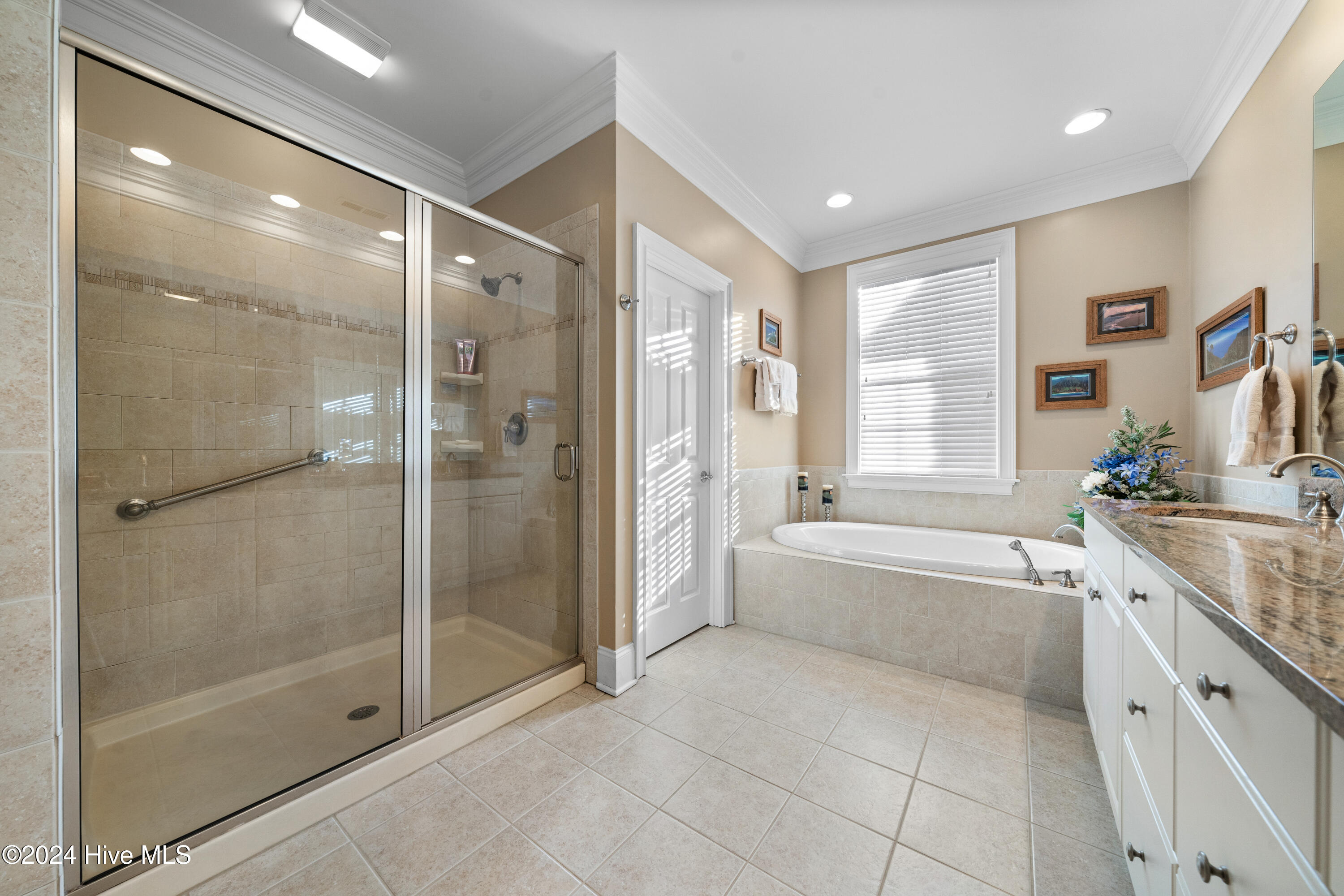 100480816 | Photo 40