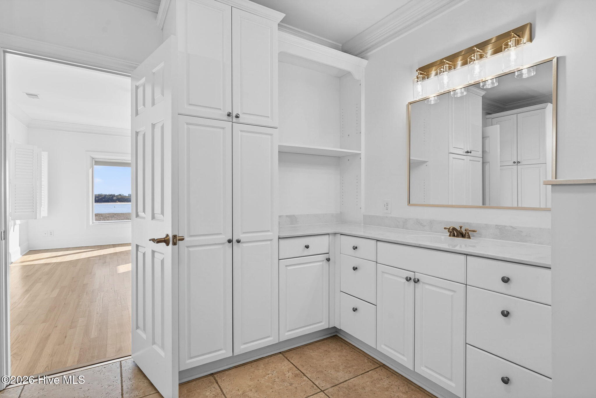 100555125 | Photo 42