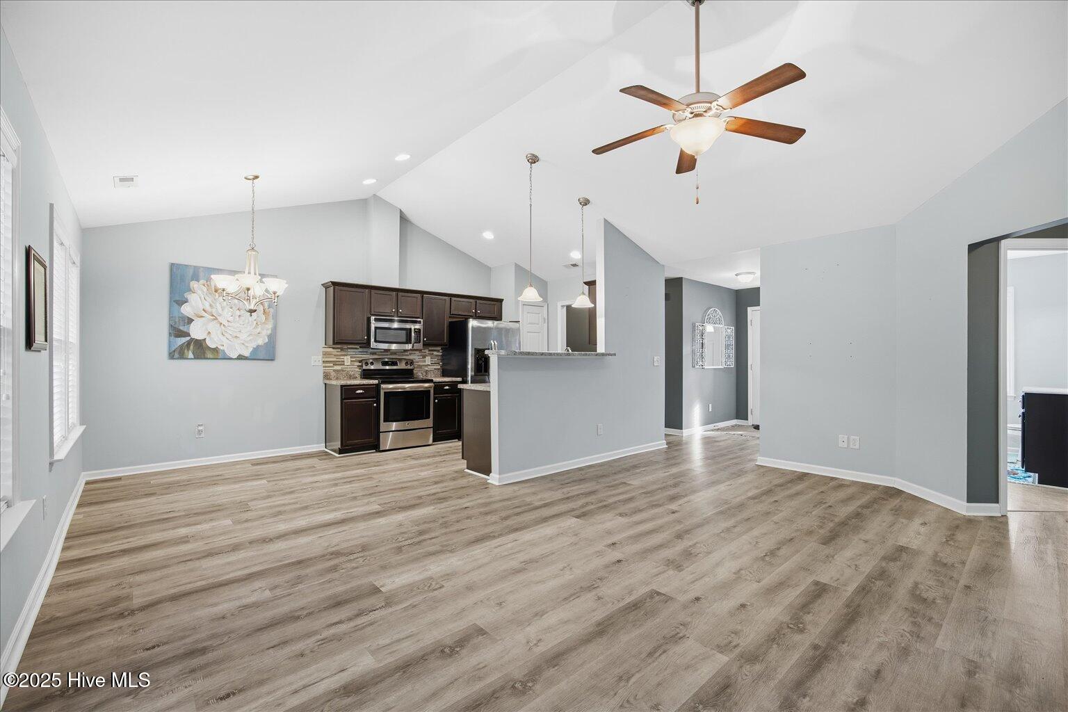 100543351 | Photo 19