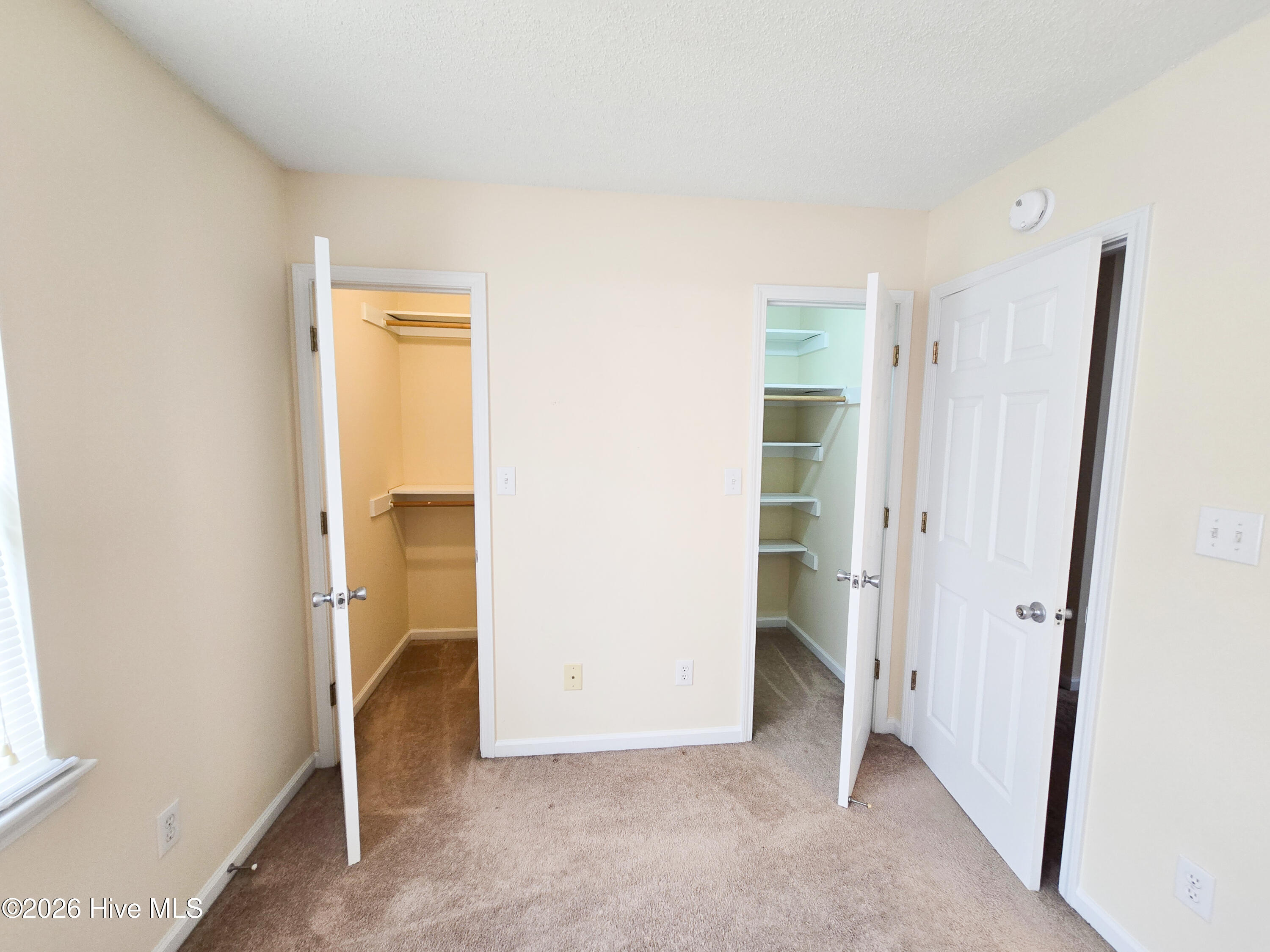 100560763 | Photo 11