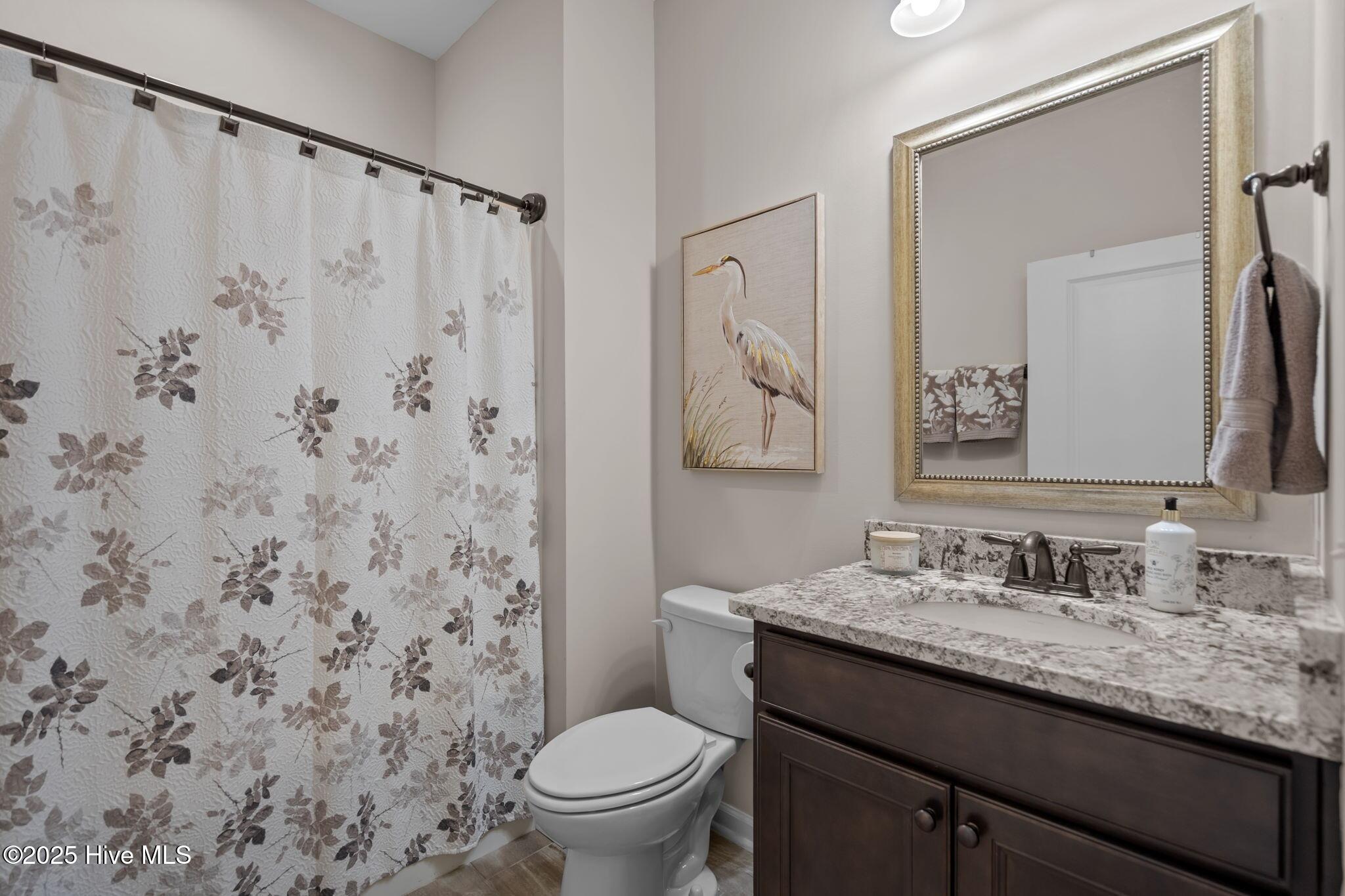 100528063 | Photo 36