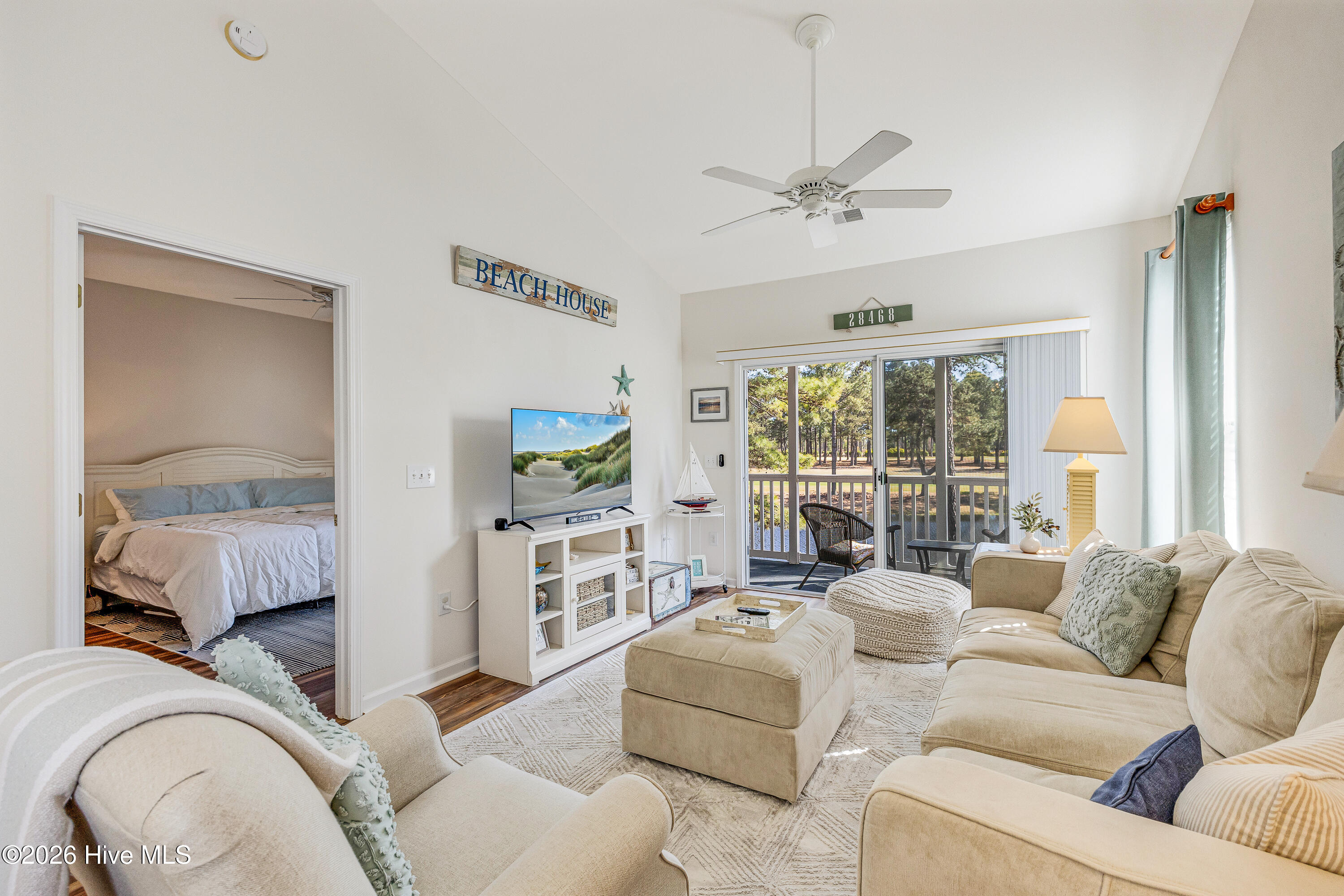 100564736 | Photo 14