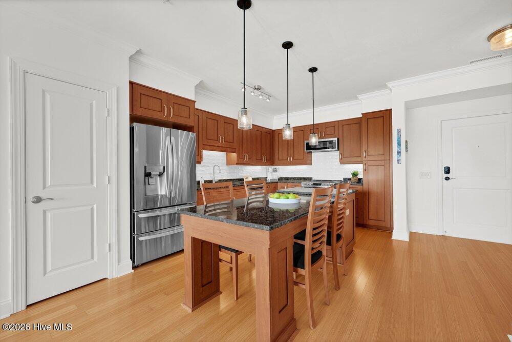 100570367 | Photo 10