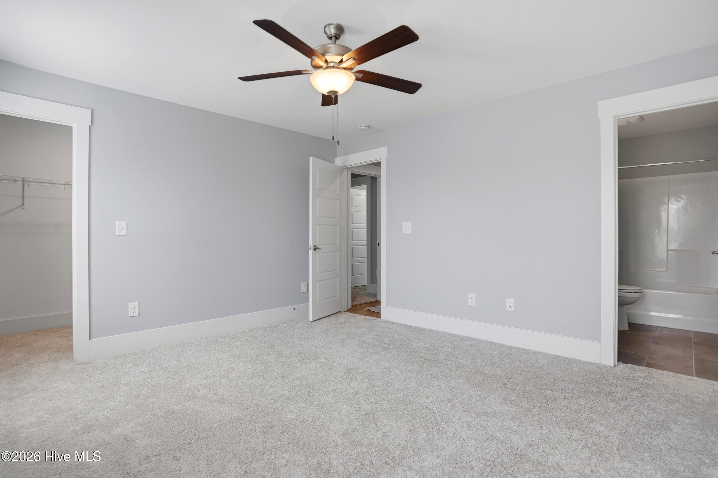 100565471 | Photo 39