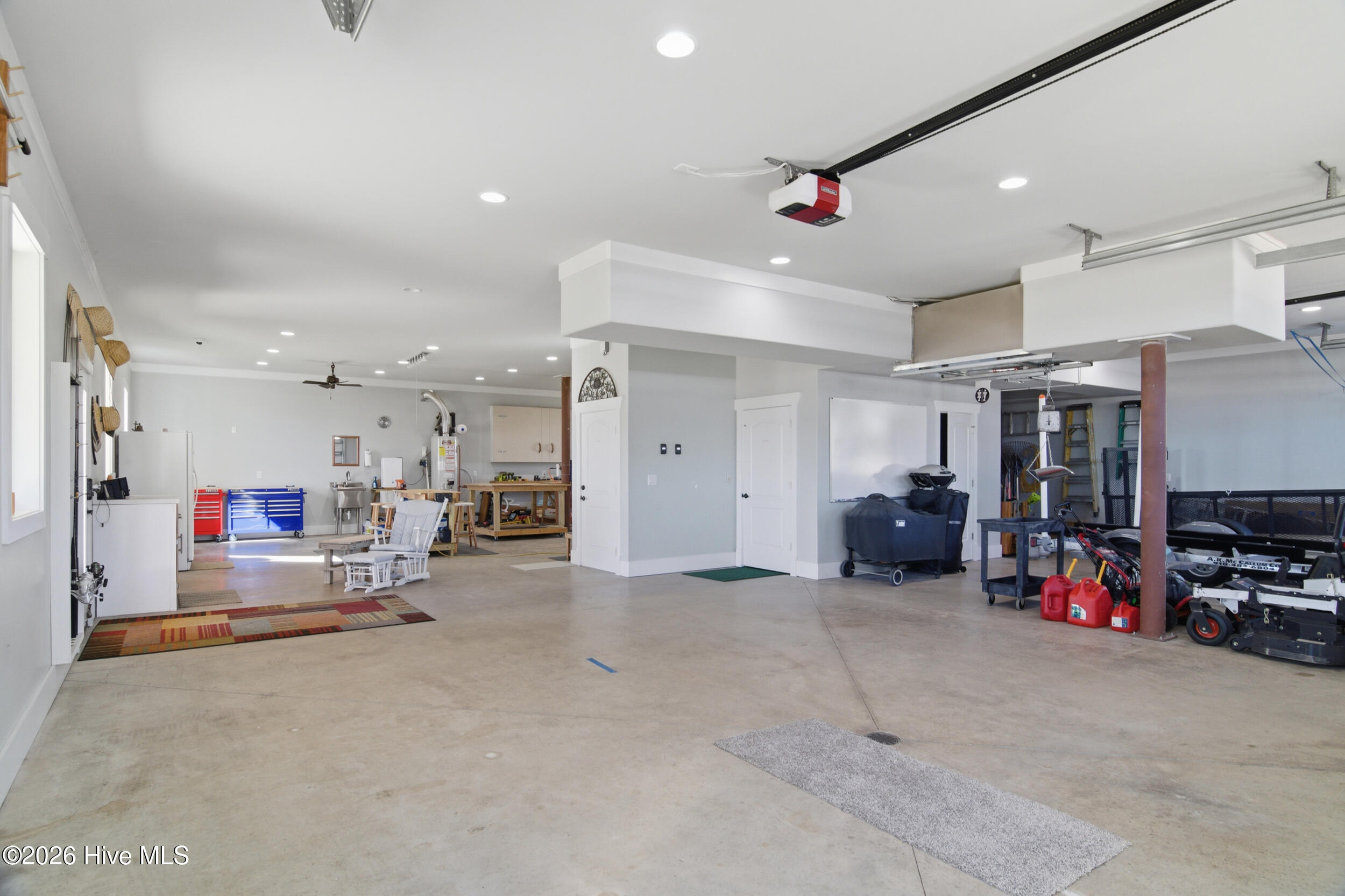 100549551 | Photo 42