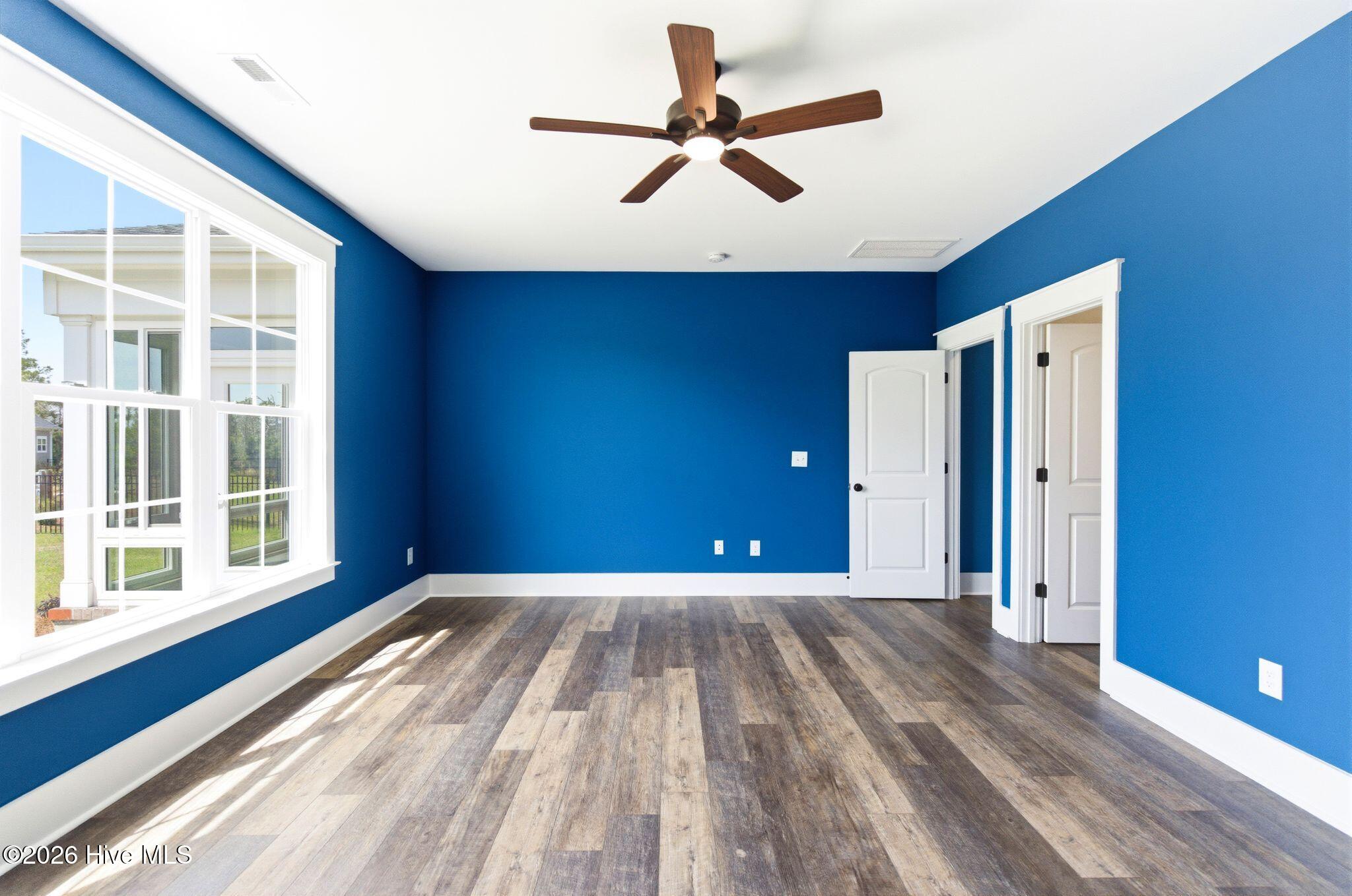 100565935 | Photo 22