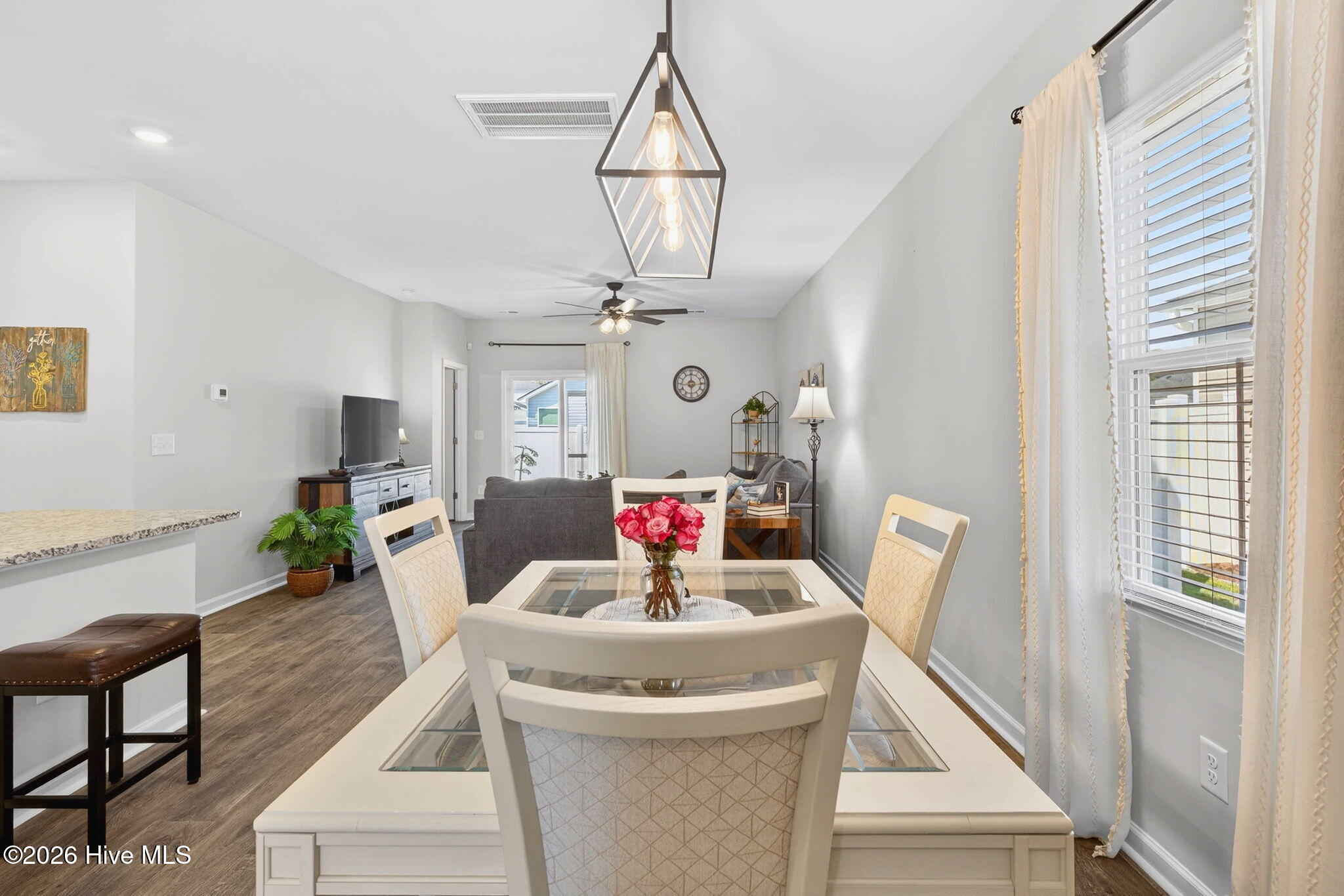 100564672 | Photo 14