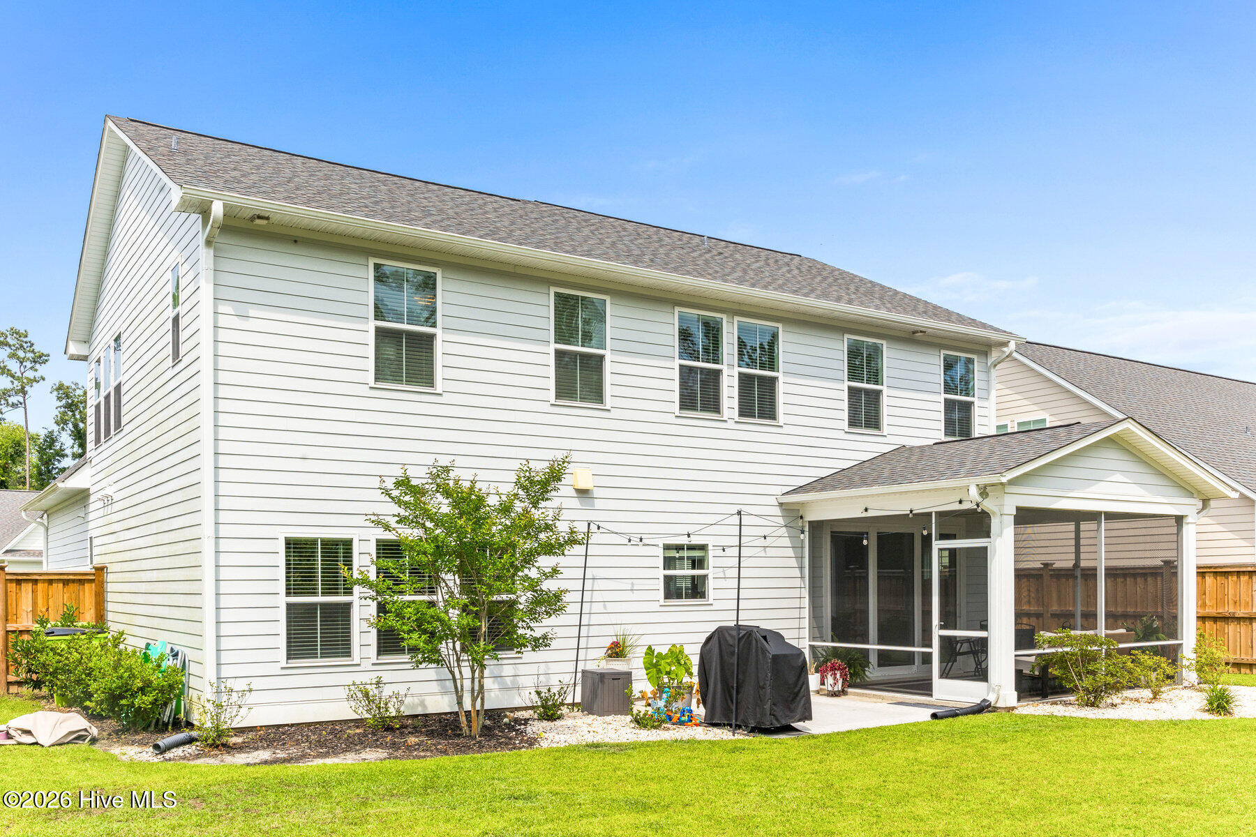 100548858 | Photo 33