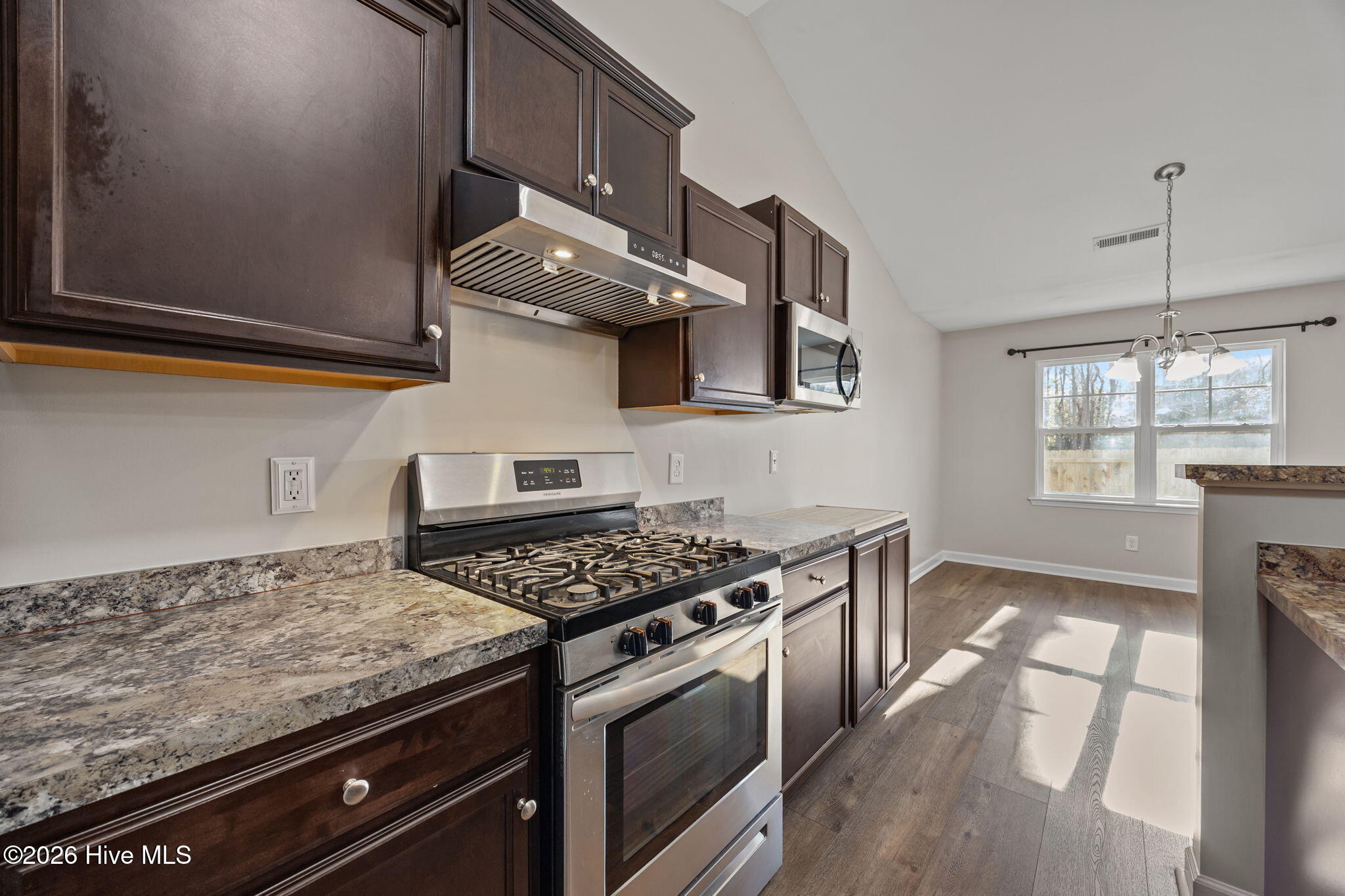 100553679 | Photo 14