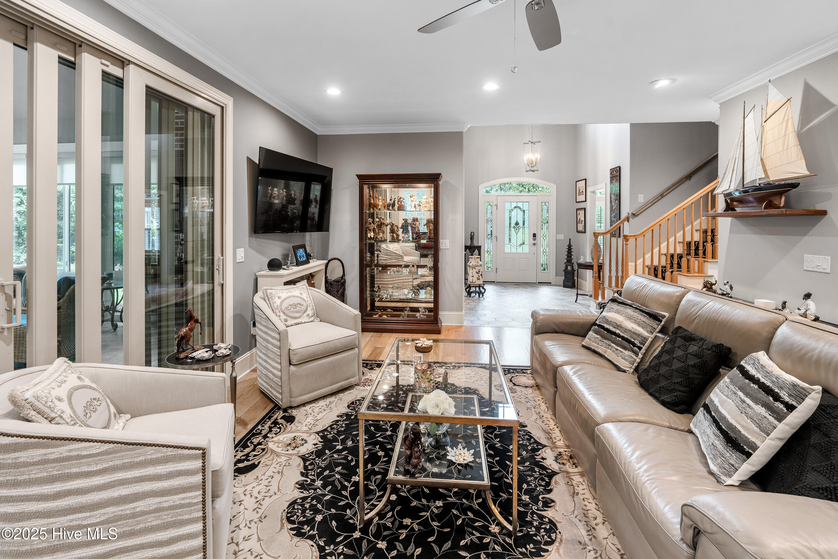 100549058 | Photo 14