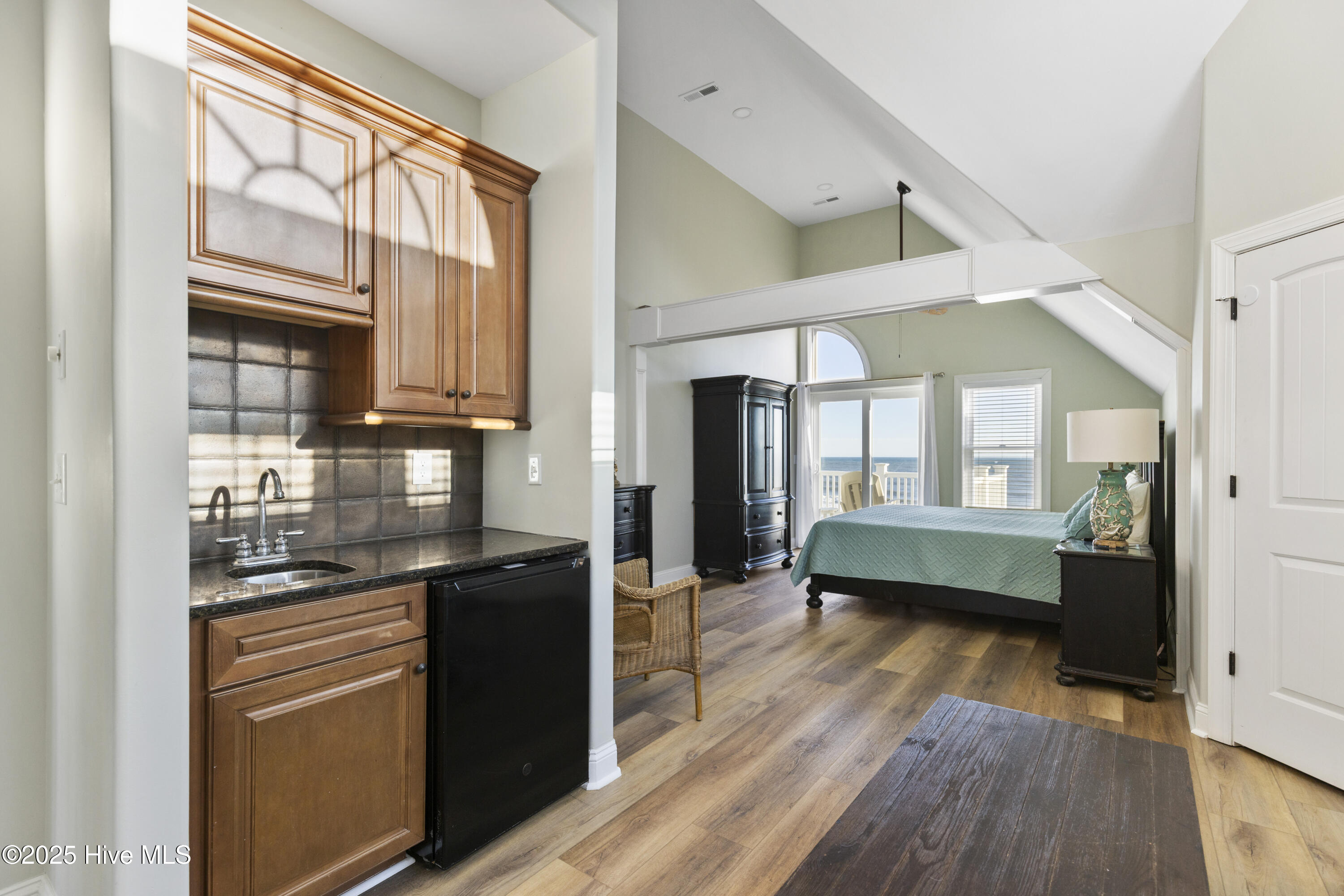 100546411 | Photo 38