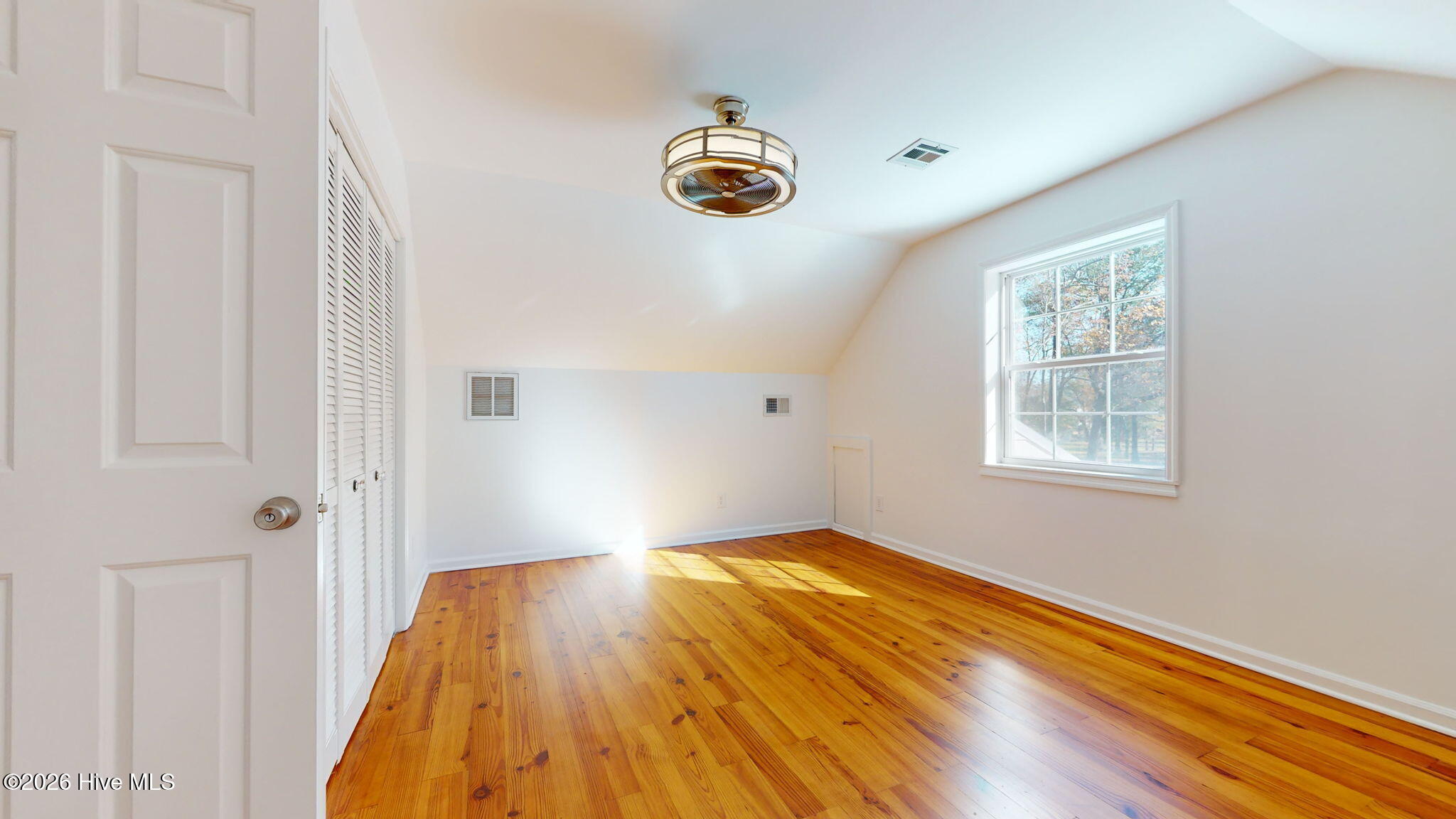 100554619 | Photo 44