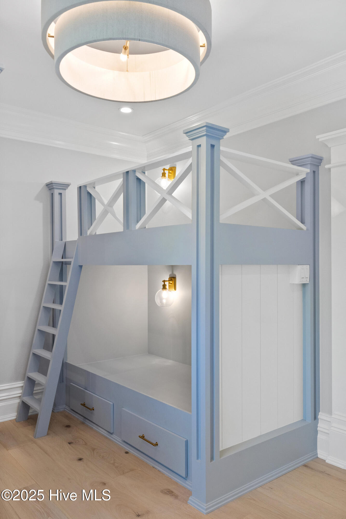 100401243 | Photo 62