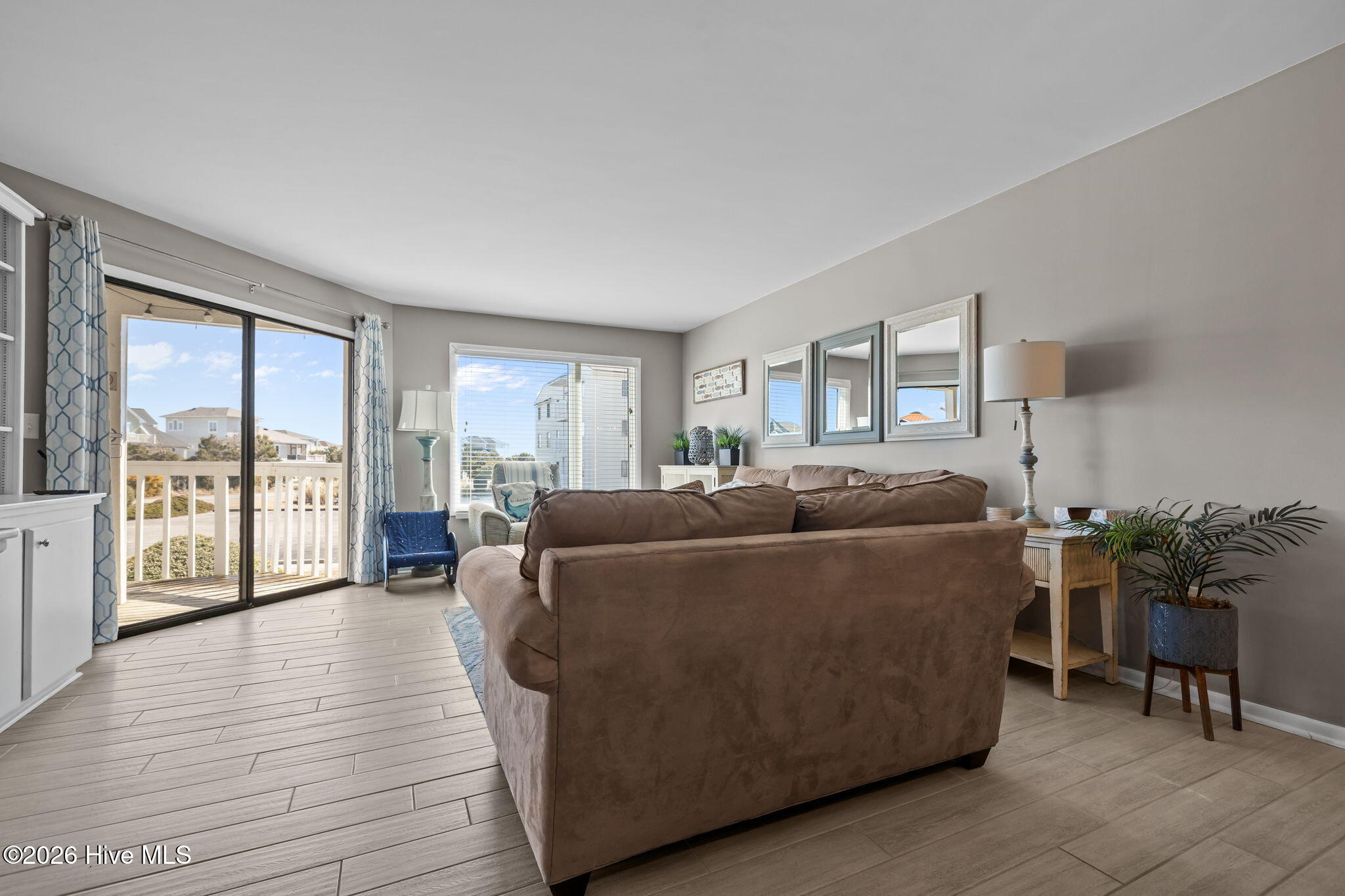 100551765 | Photo 12