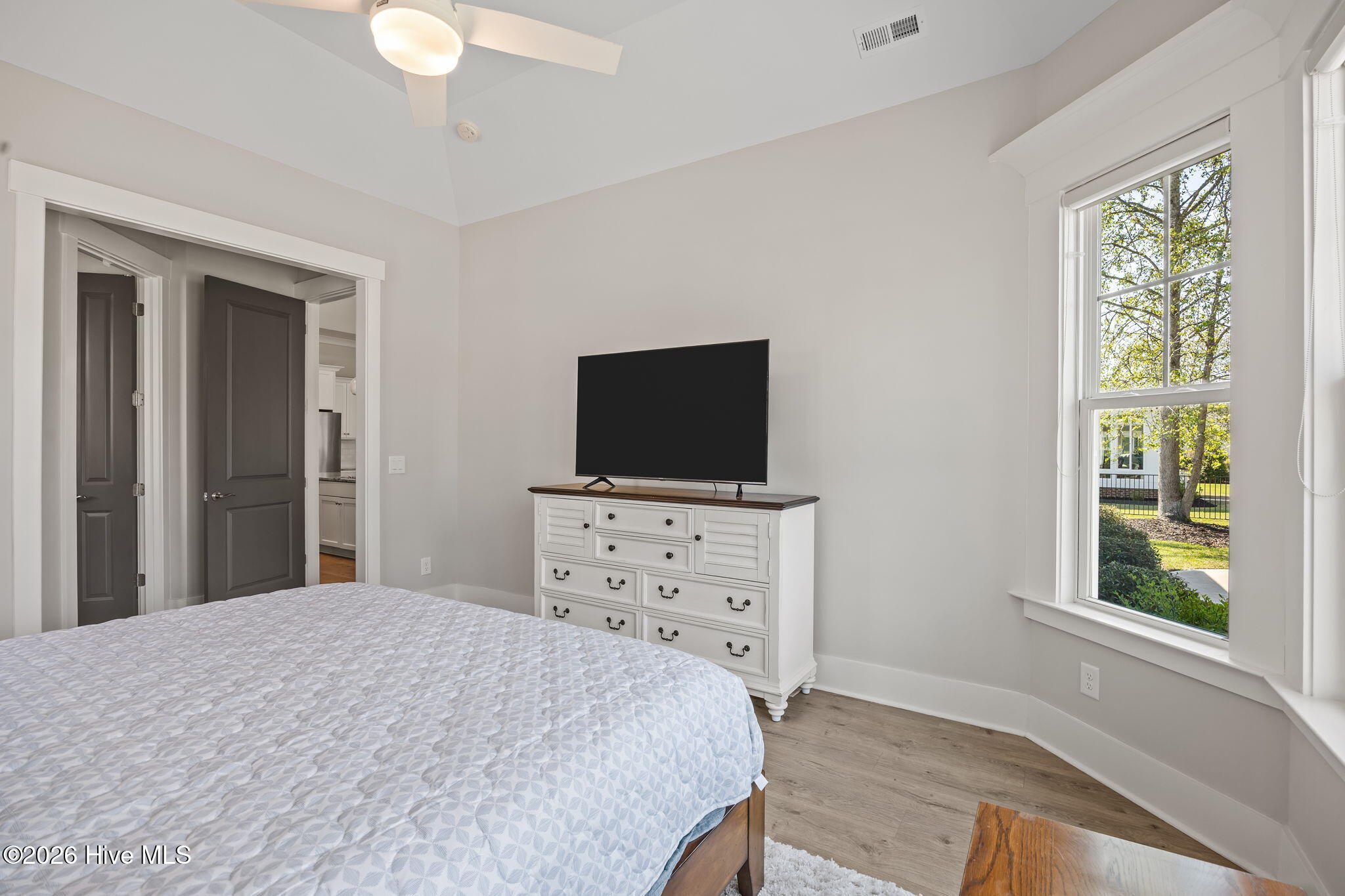 100563731 | Photo 33