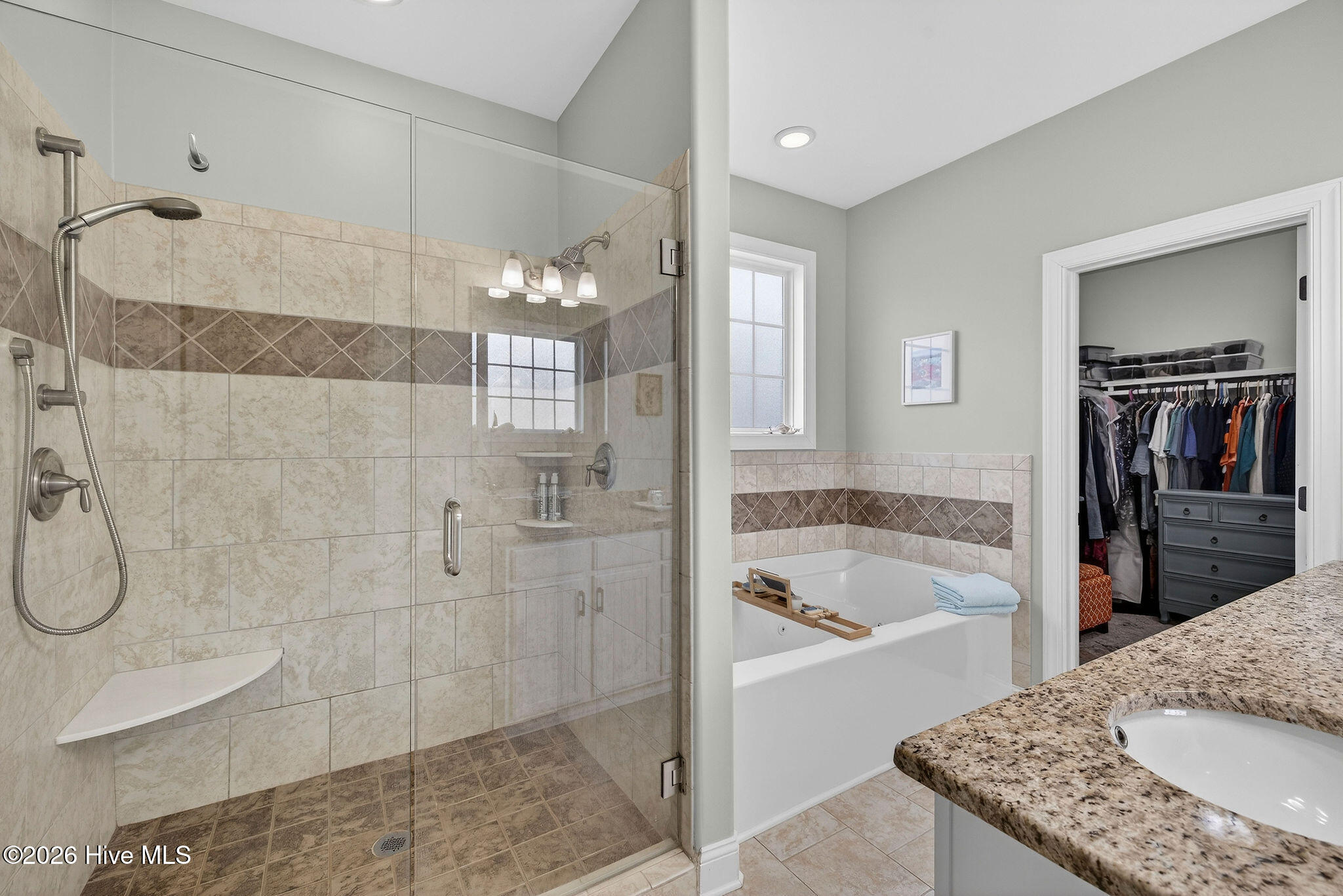 100558265 | Photo 29