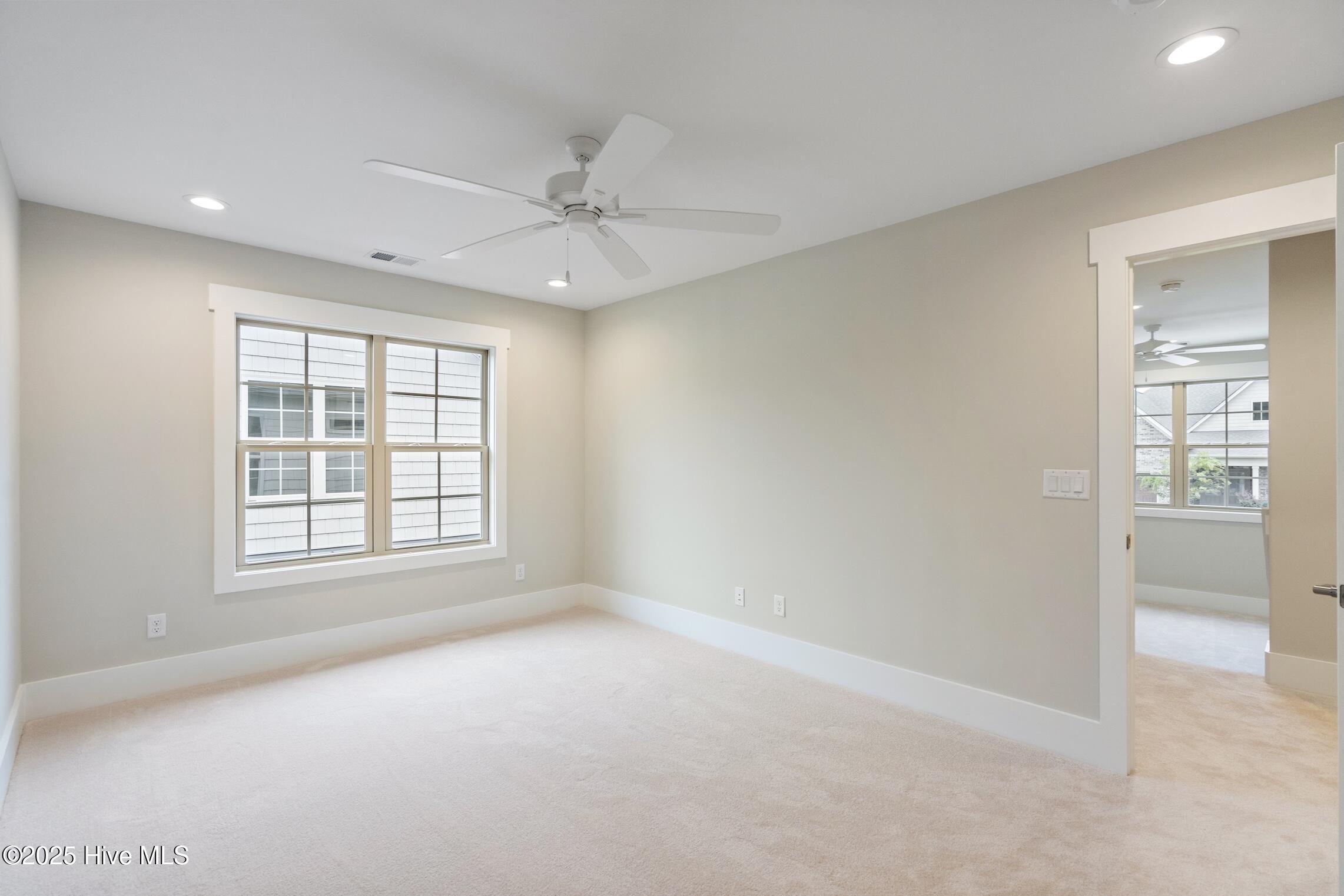 100513884 | Photo 42