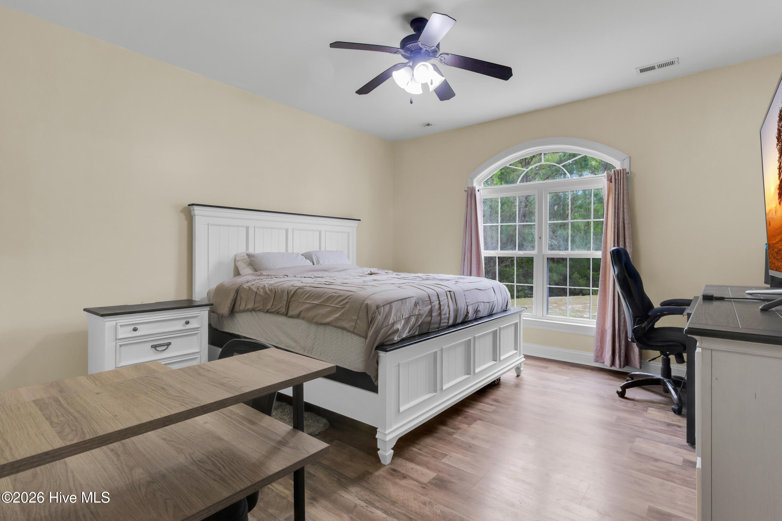 100569291 | Photo 15