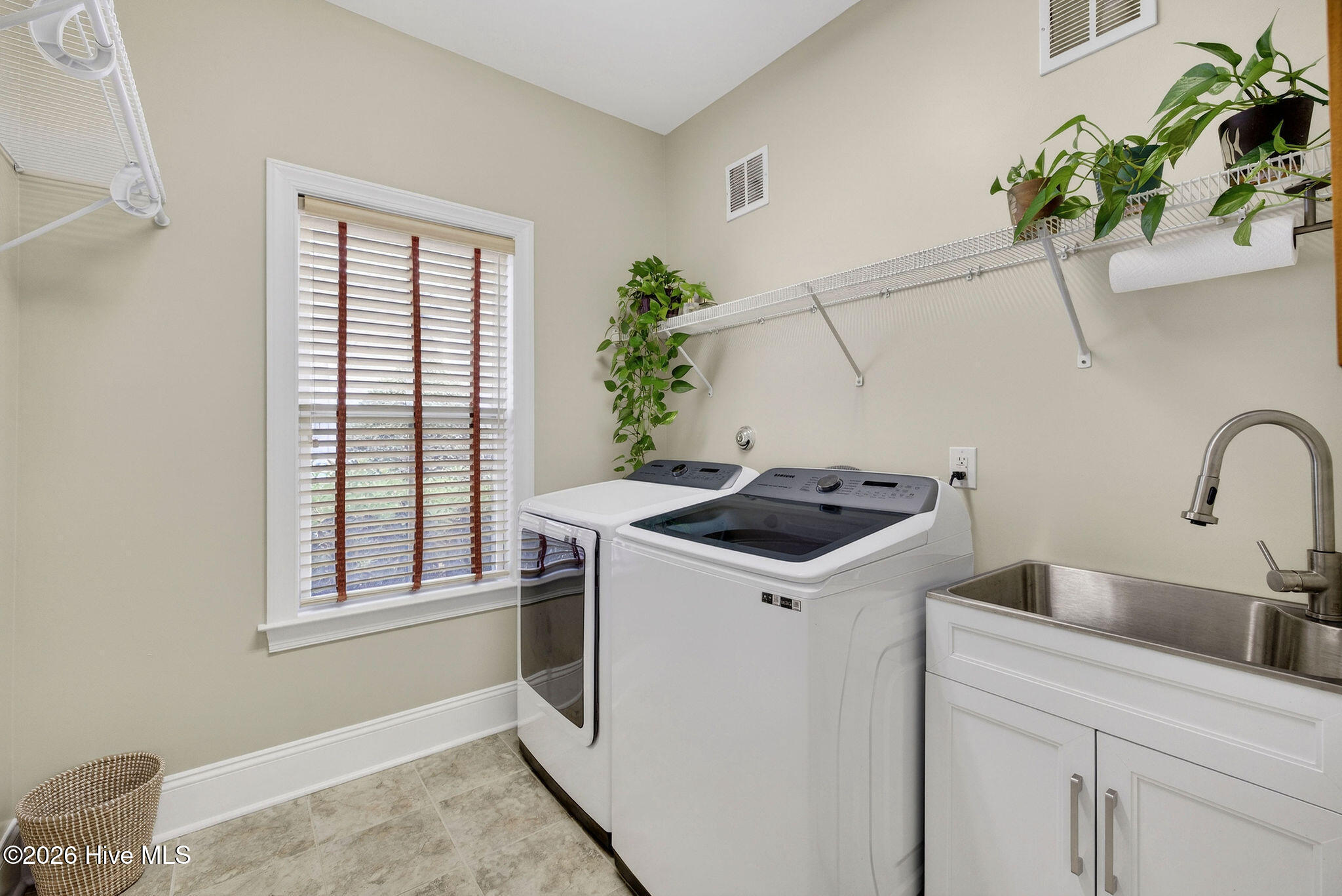 100557574 | Photo 22