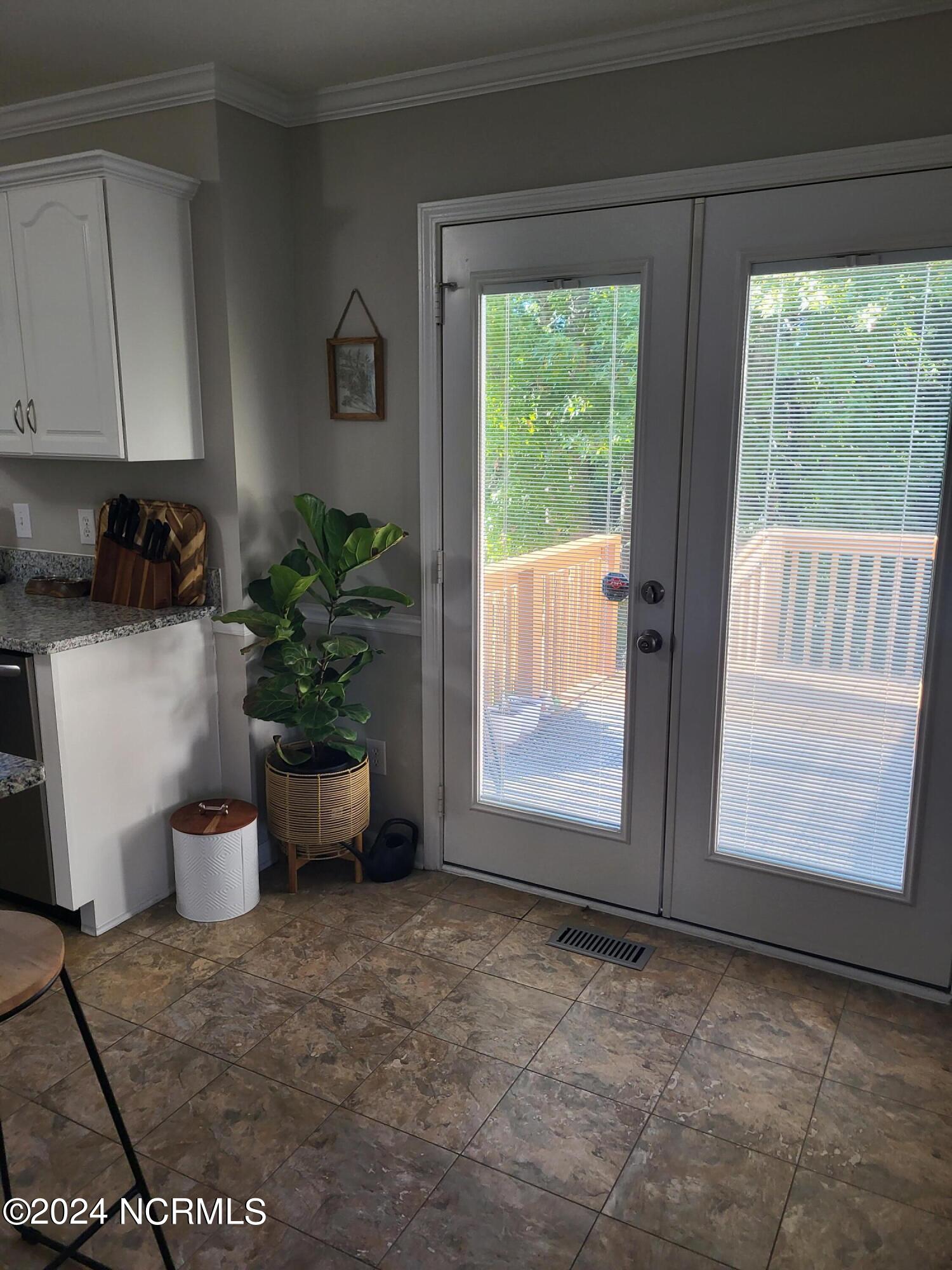 100568471 | Photo 16