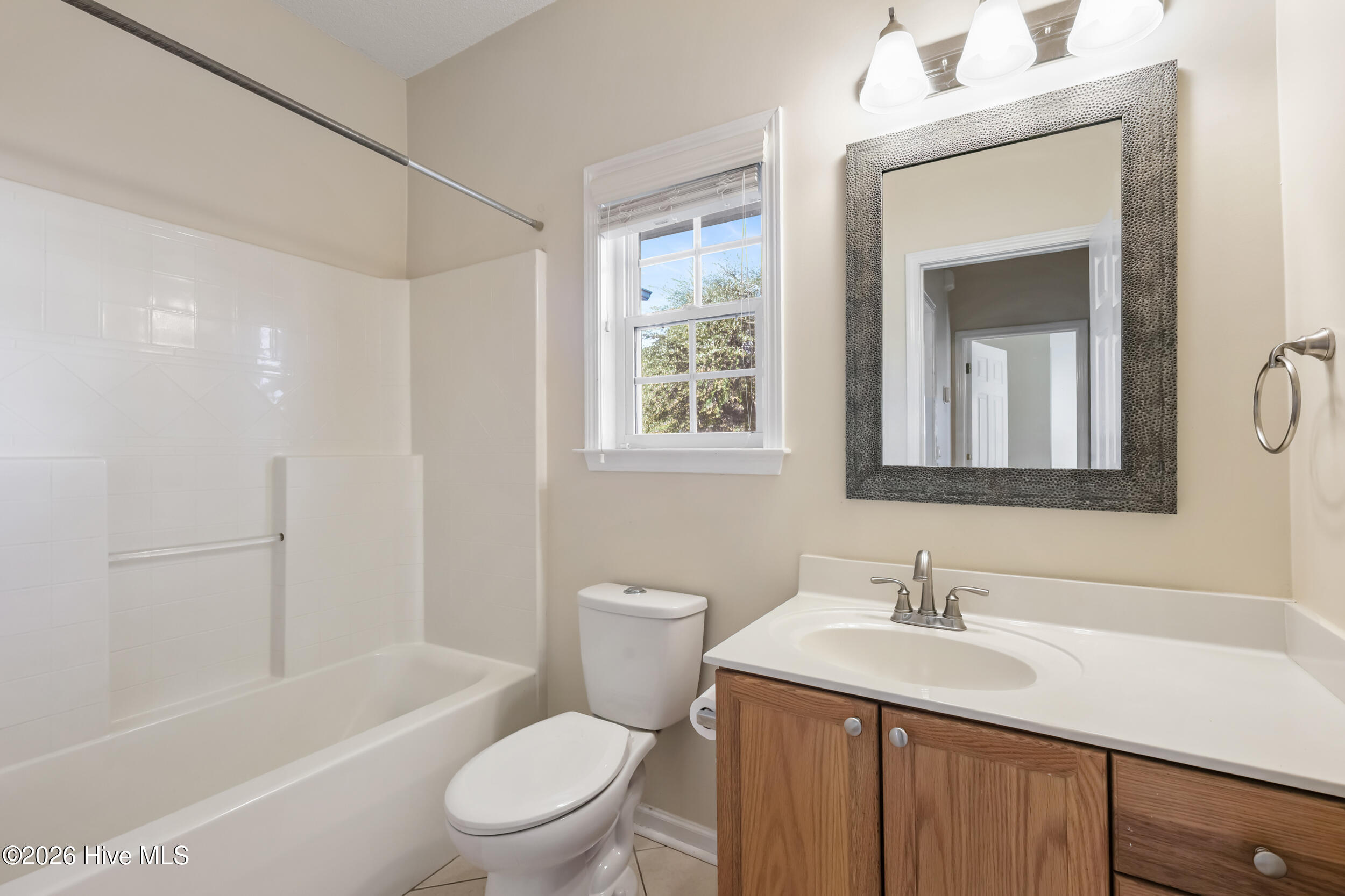 100547129 | Photo 28