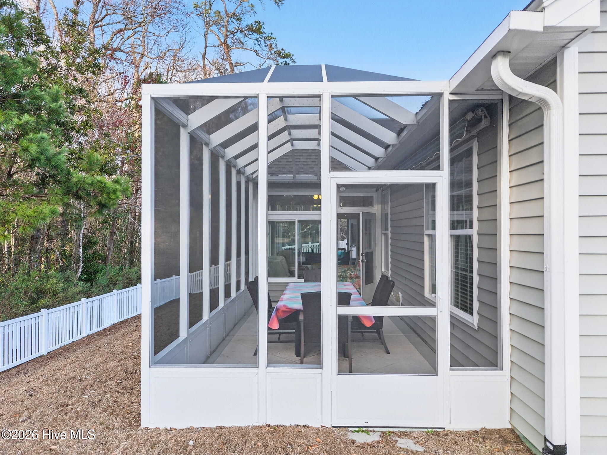 100558240 | Photo 35