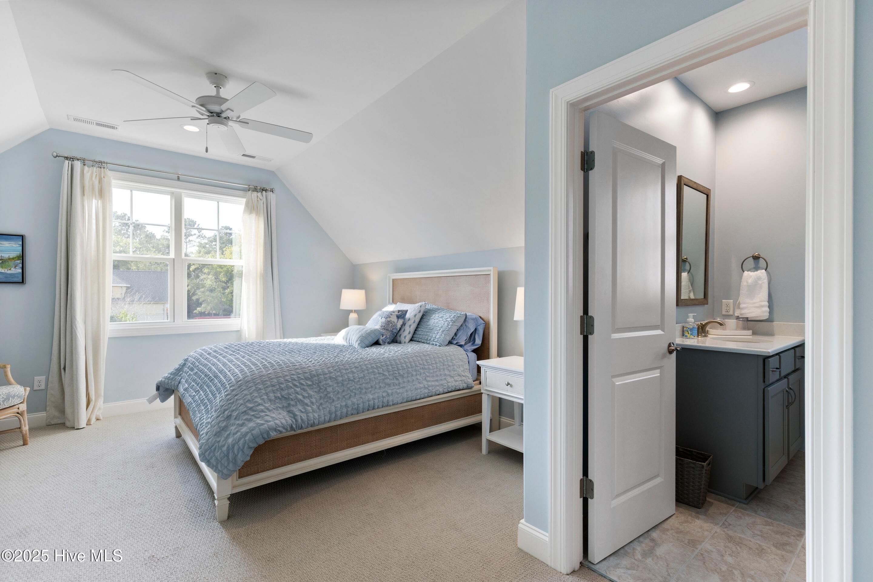 100558361 | Photo 45