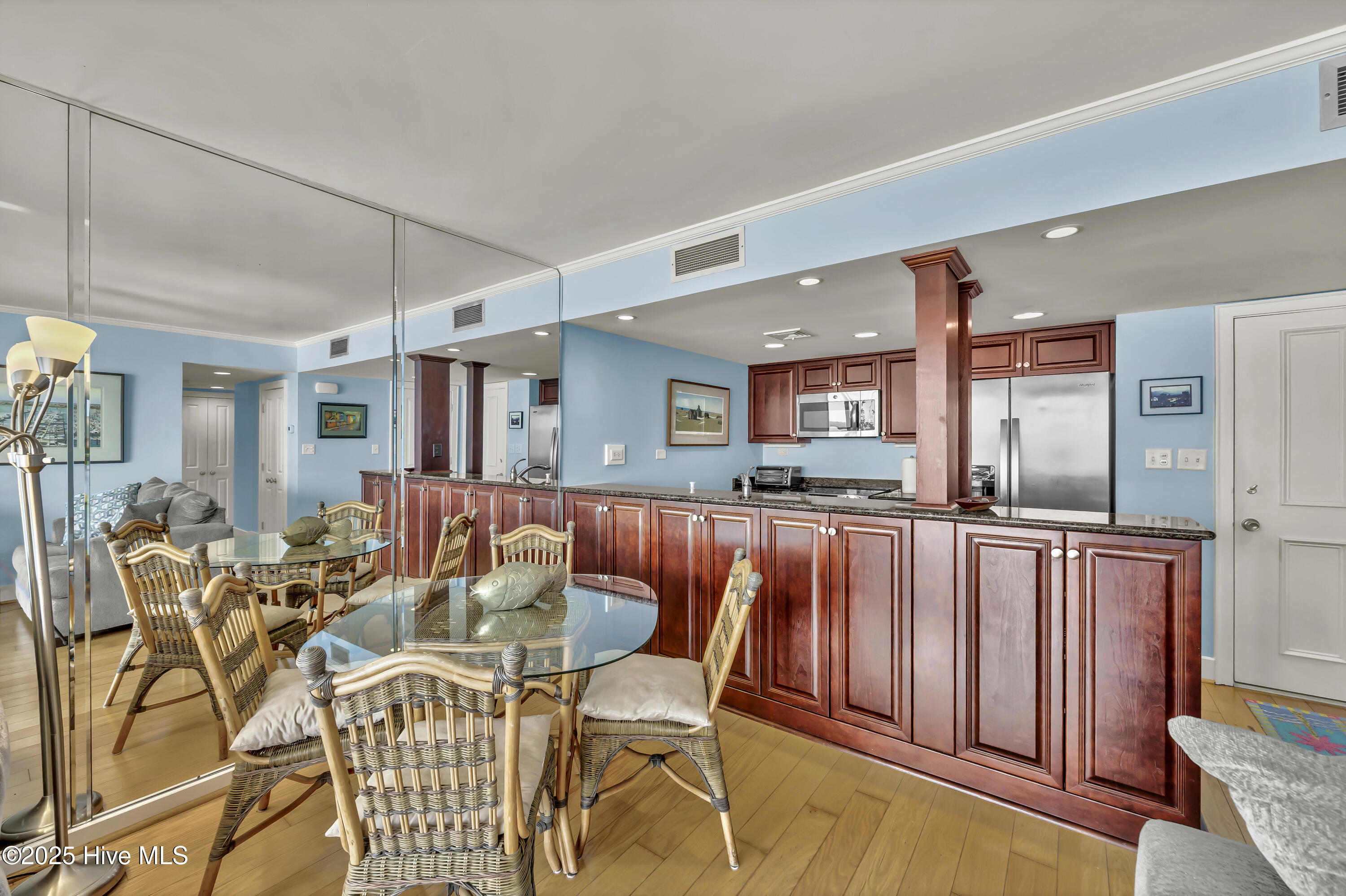 100549475 | Photo 32