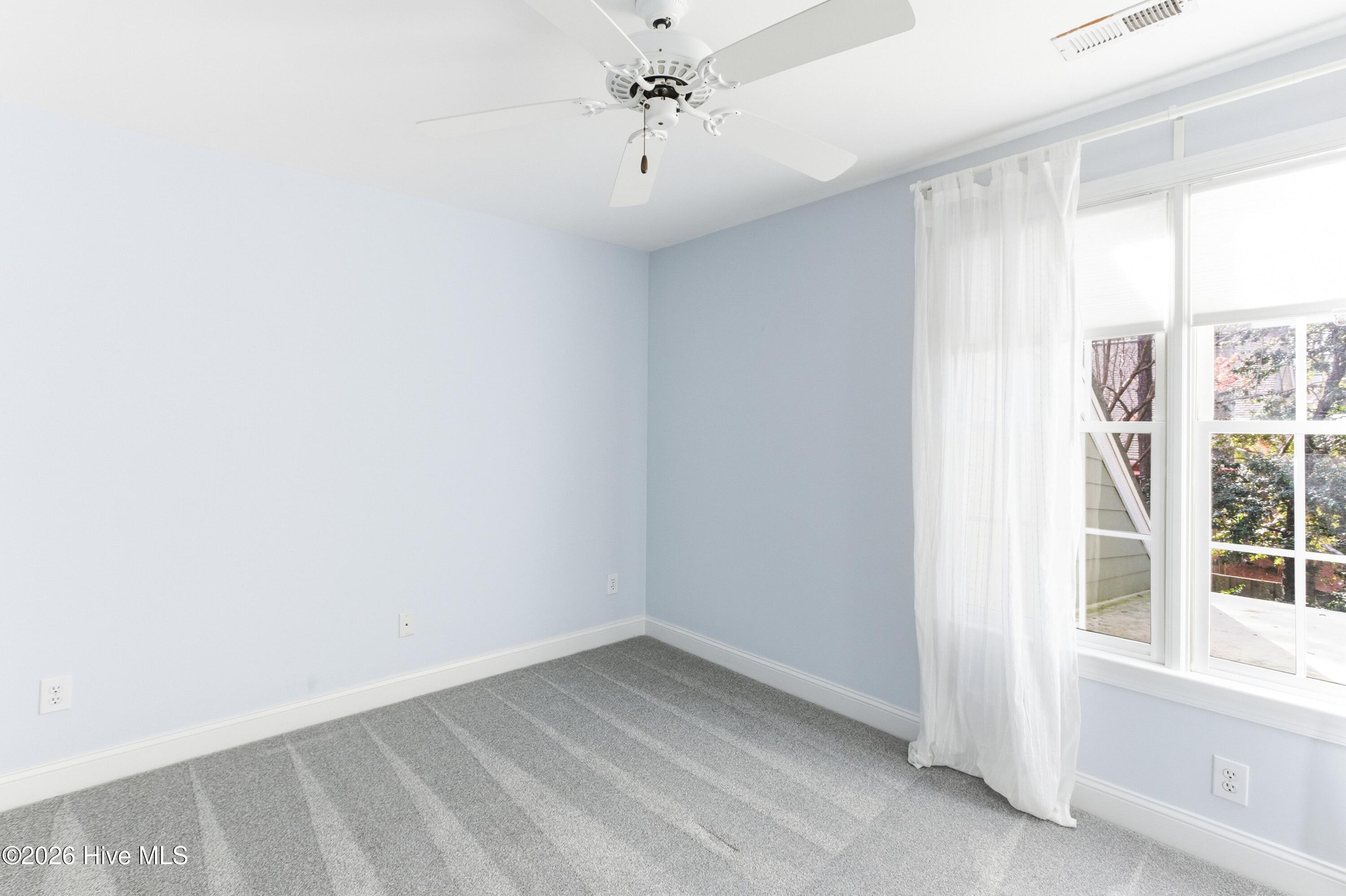 100551329 | Photo 12