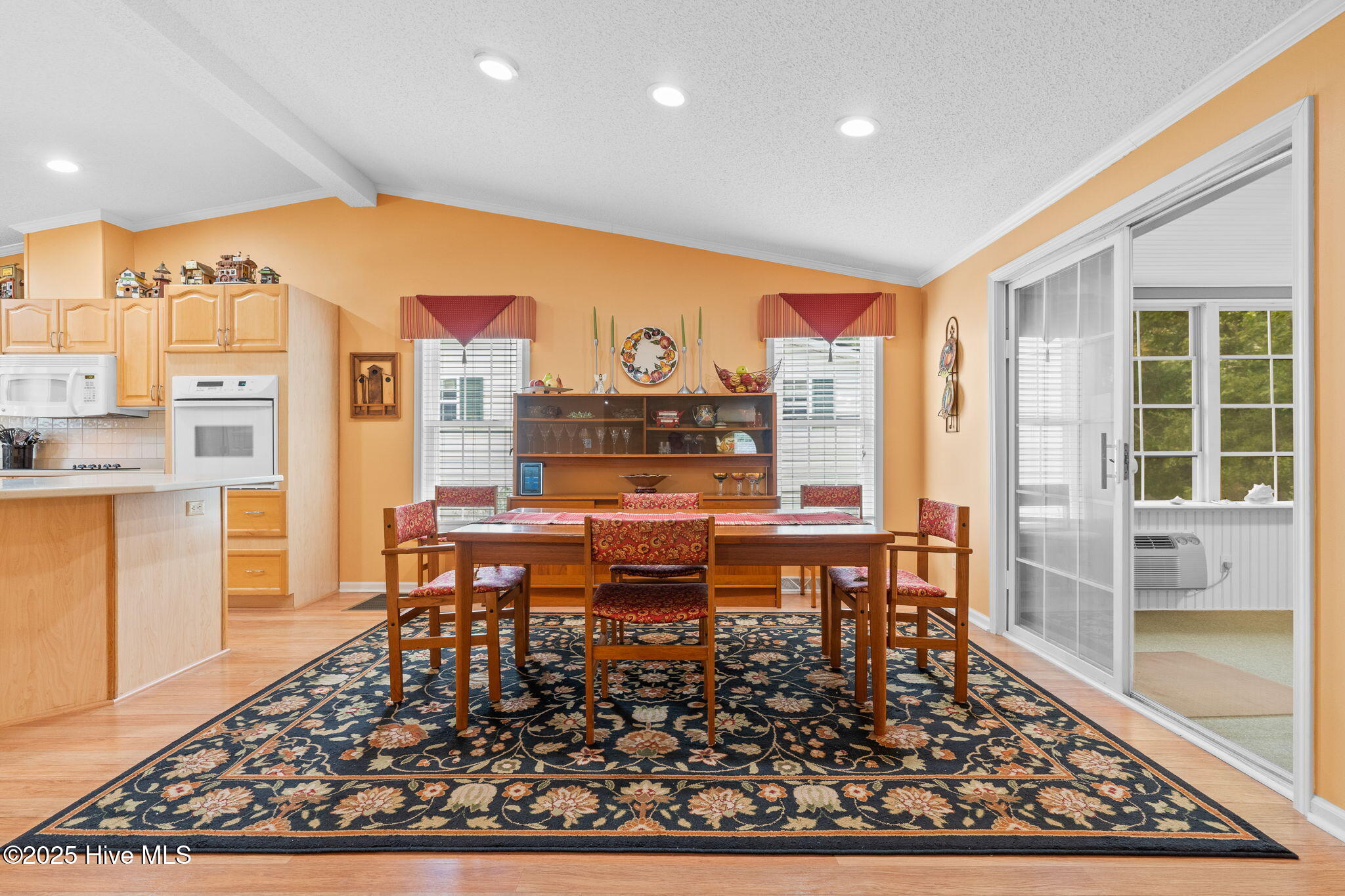 100527656 | Photo 15