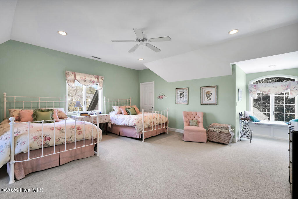 100564190 | Photo 51