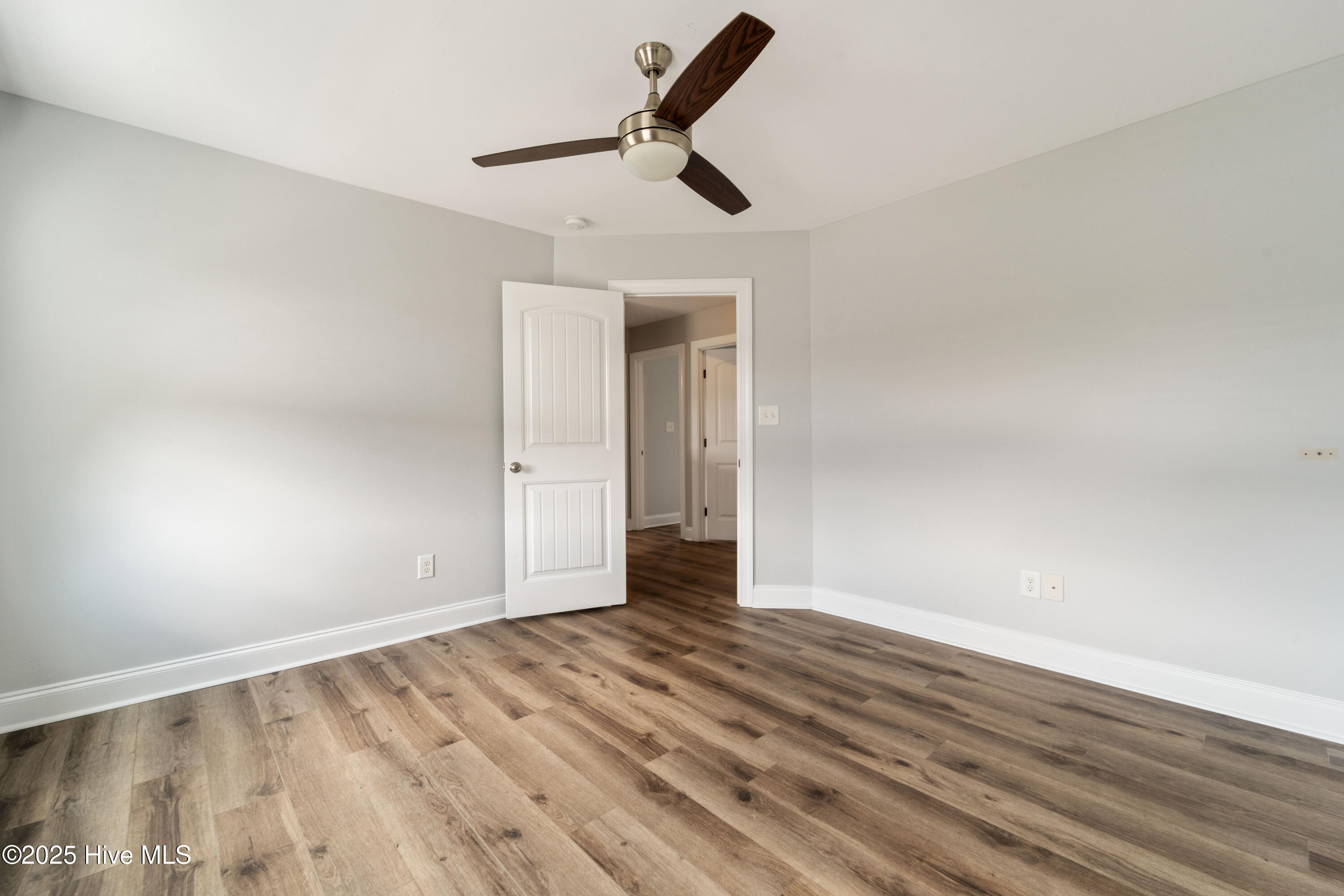 100525842 | Photo 64