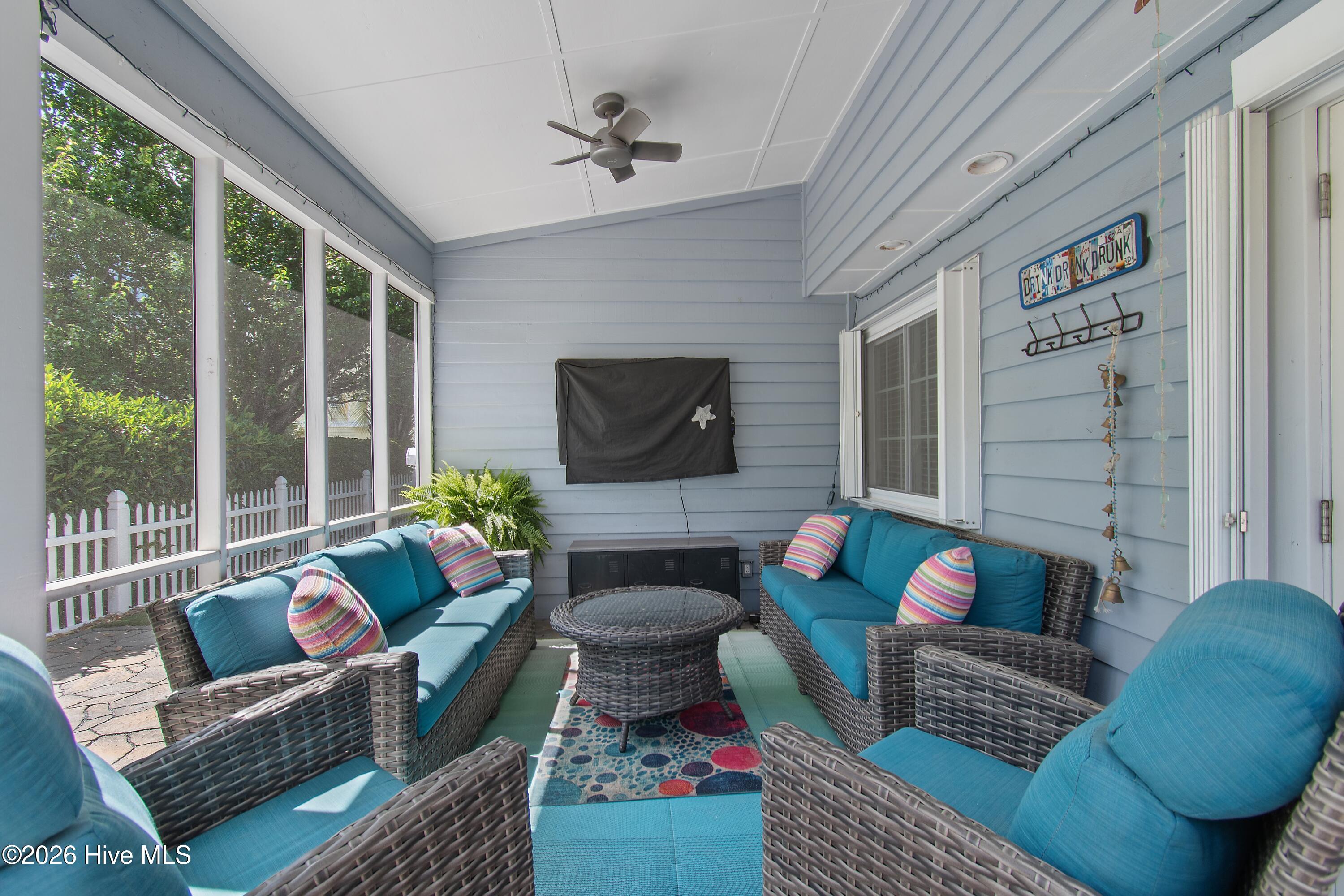 100570489 | Photo 46