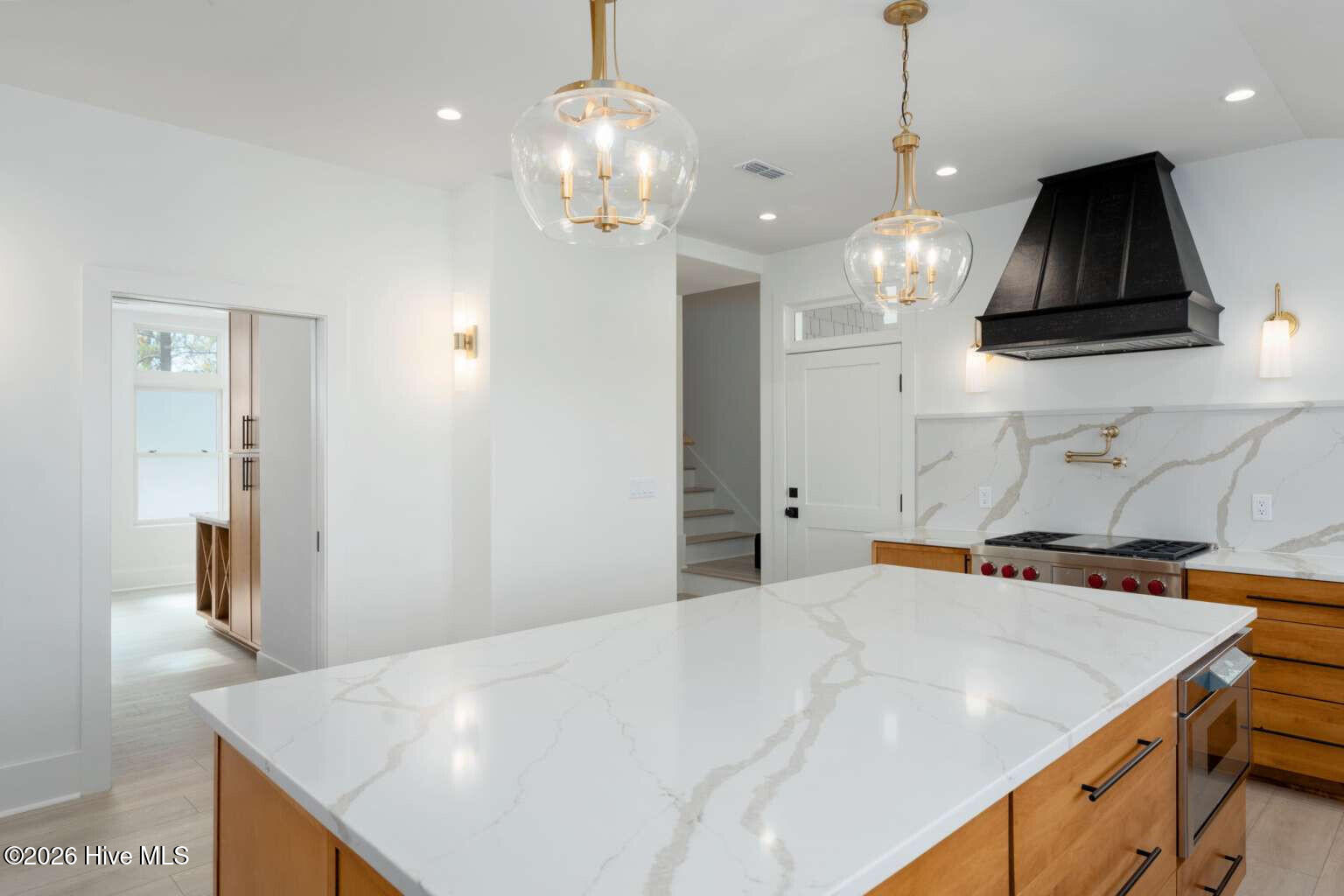 100541892 | Photo 24