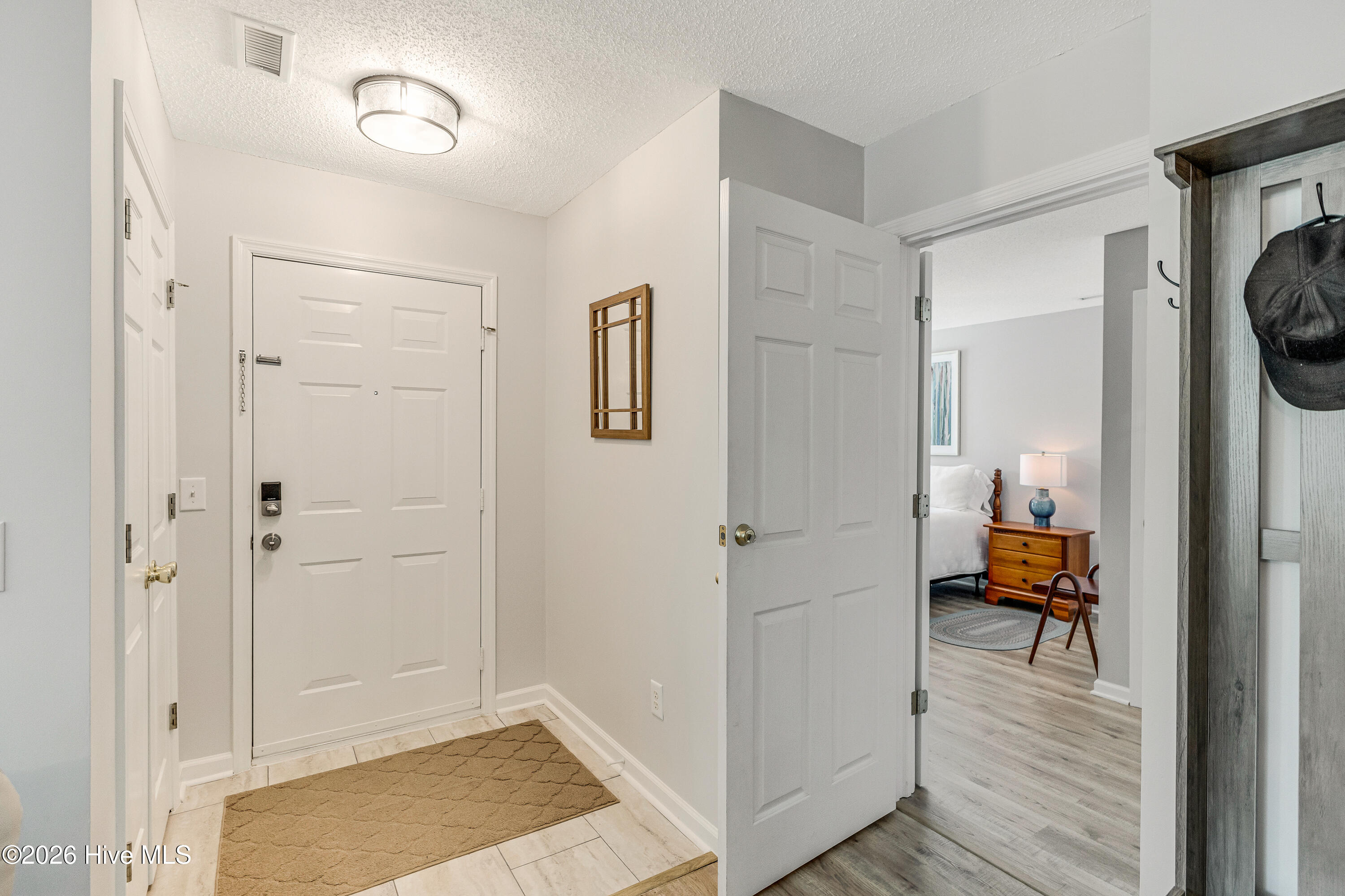 100566975 | Photo 19