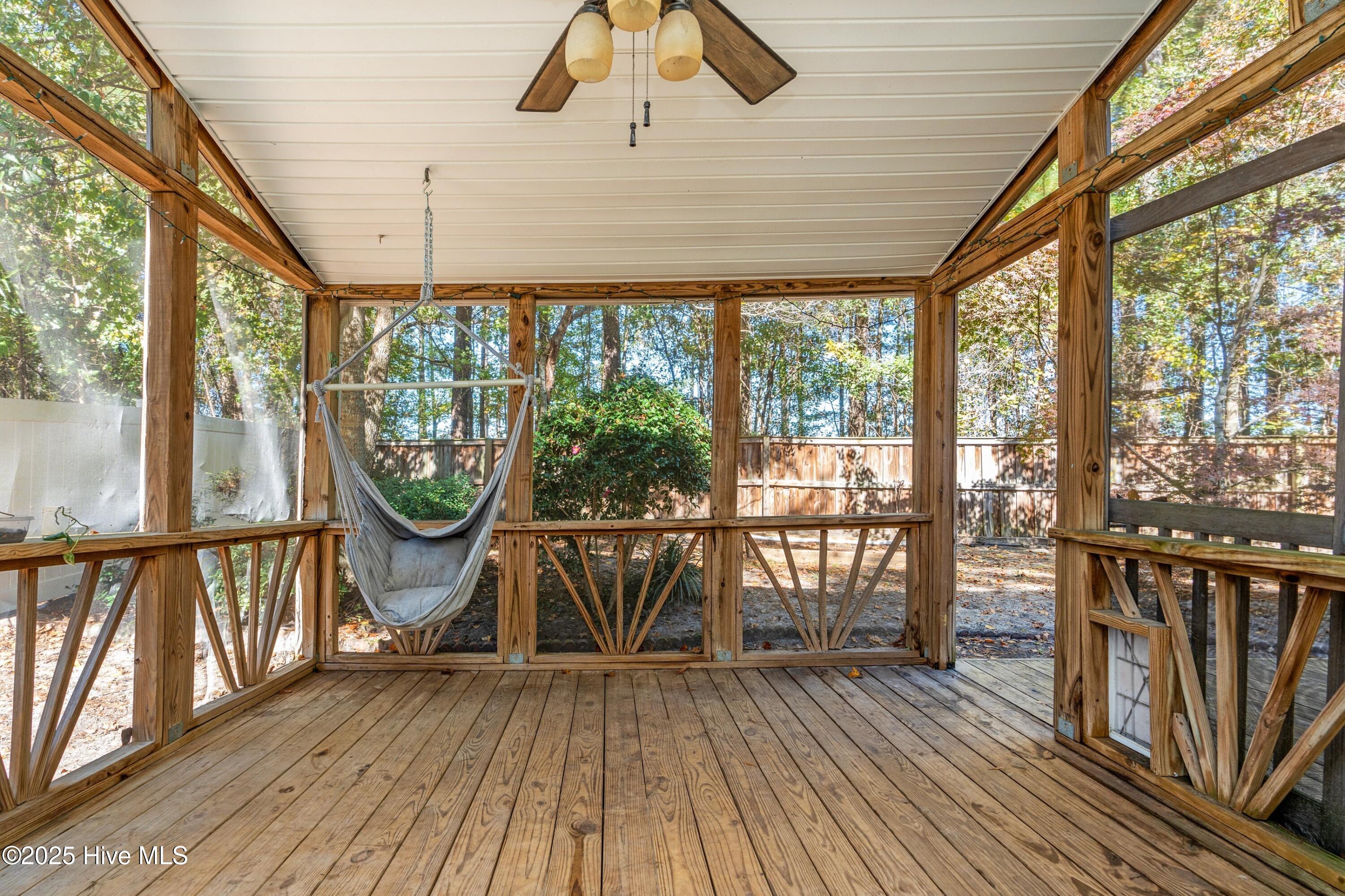 100565121 | Photo 18