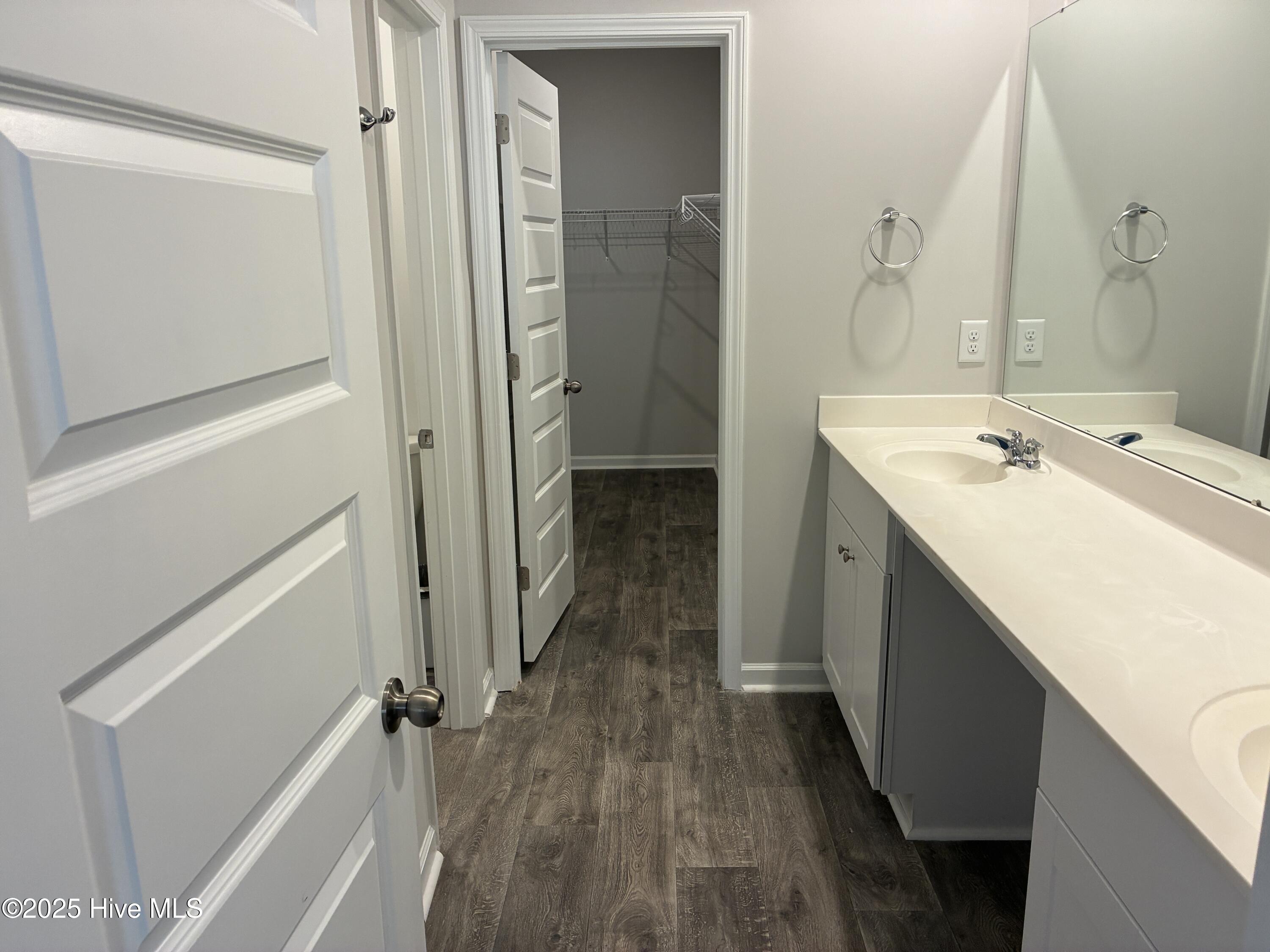 100543140 | Photo 14