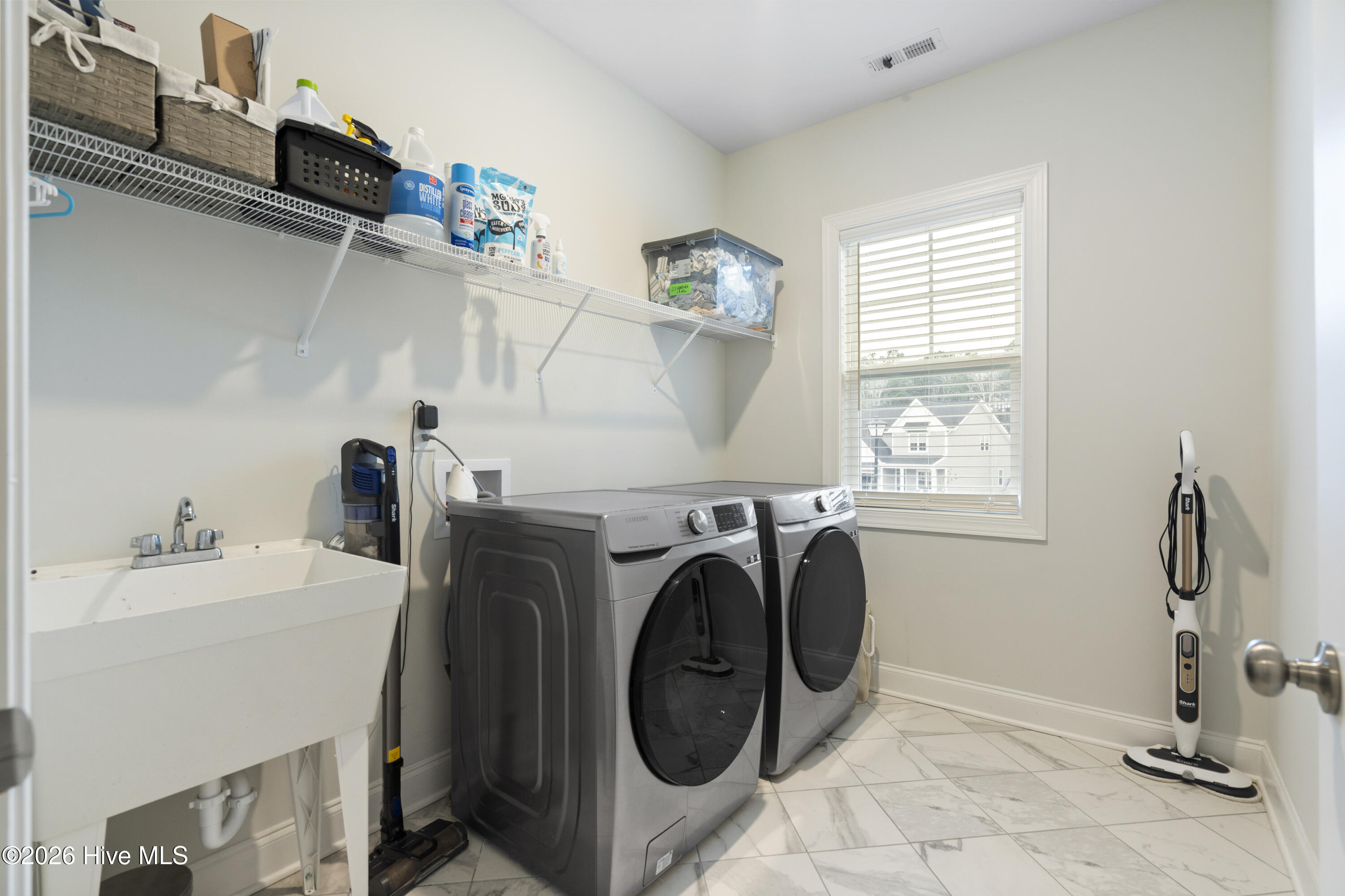 100549659 | Photo 41