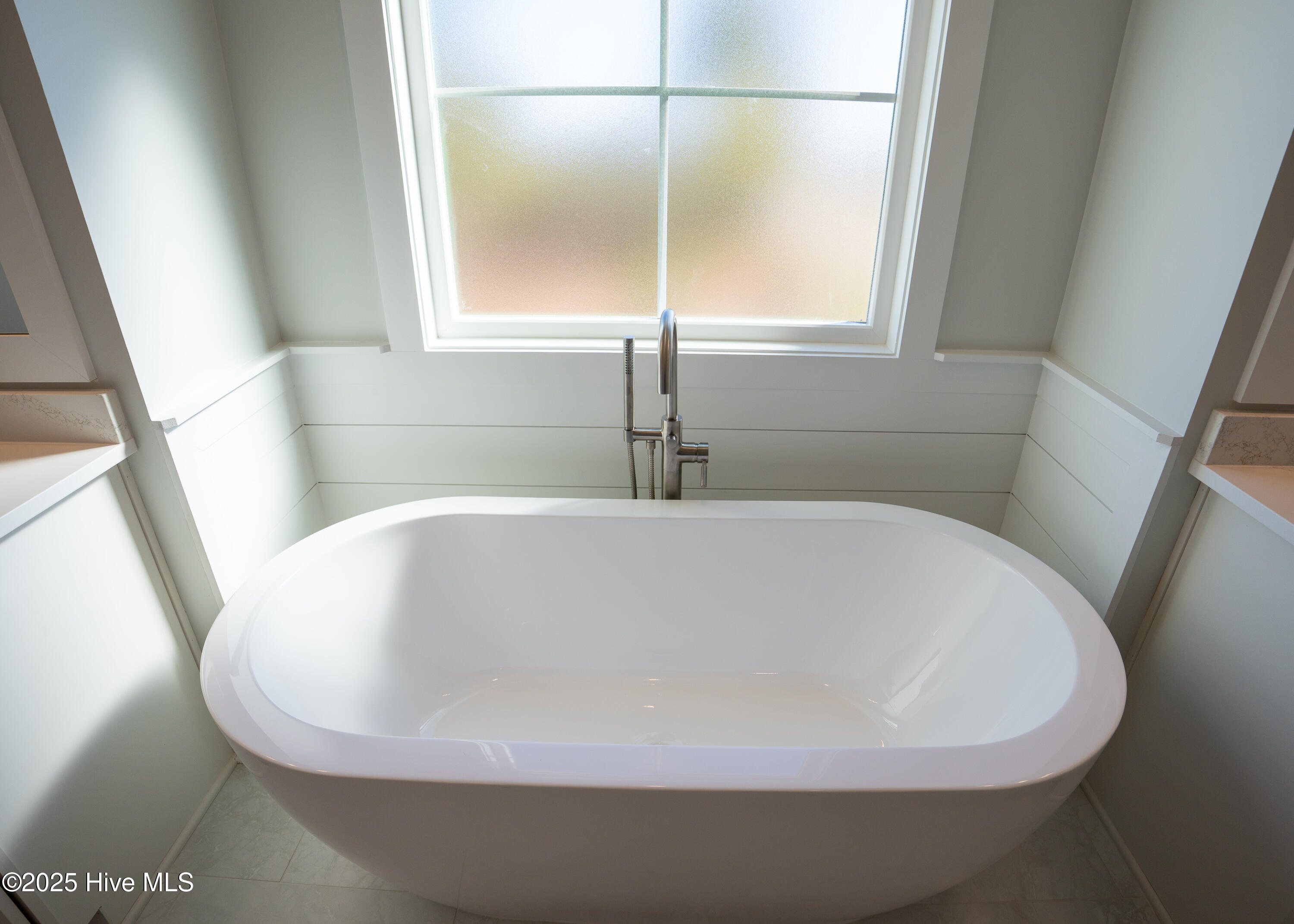 100557096 | Photo 49