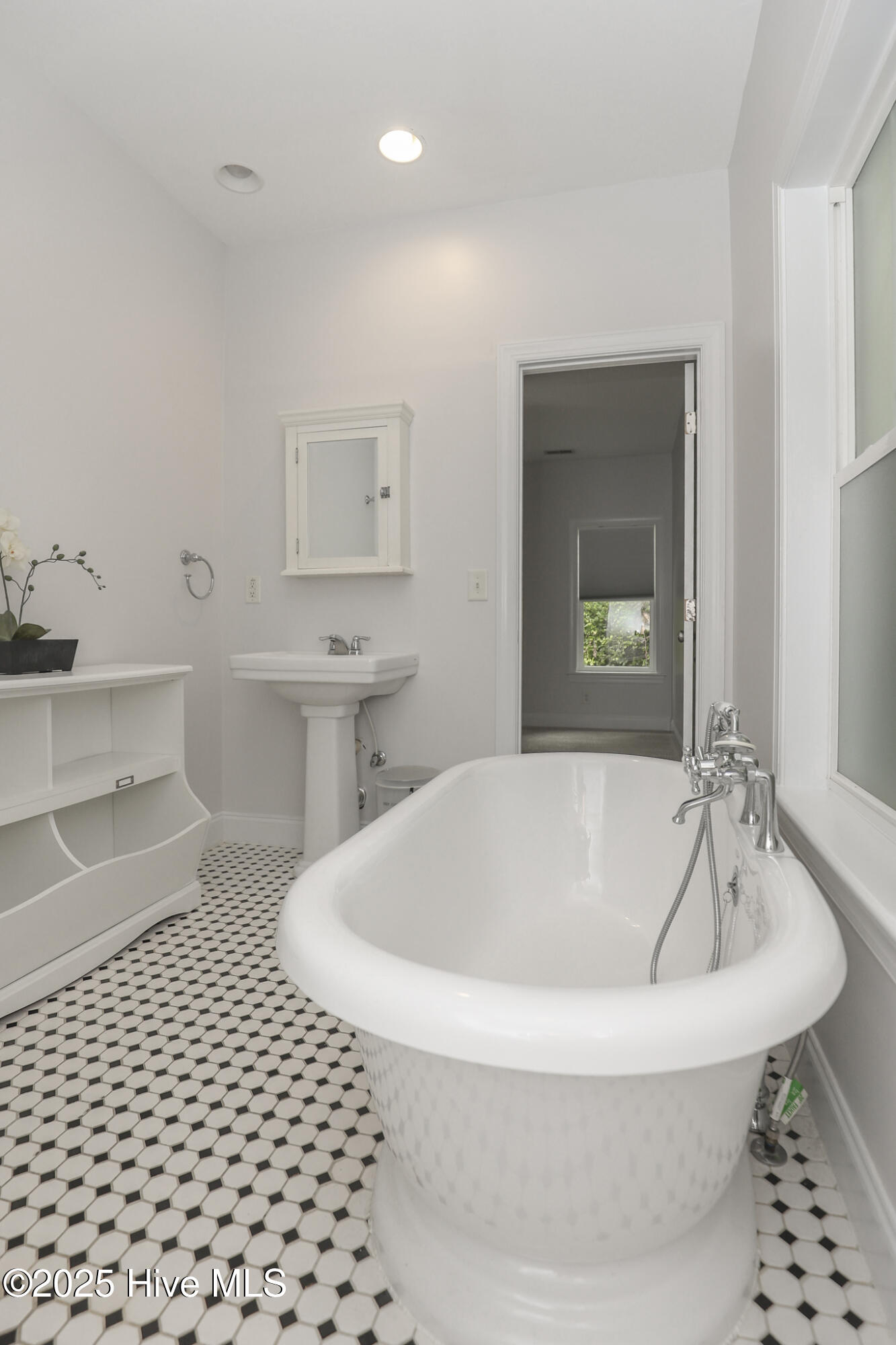 100530782 | Photo 32