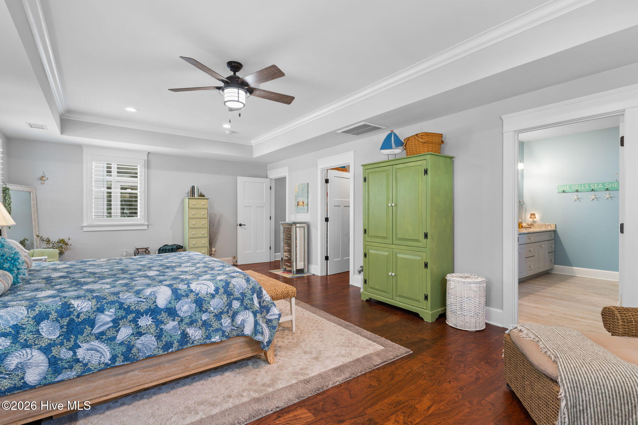 100560975 | Photo 25