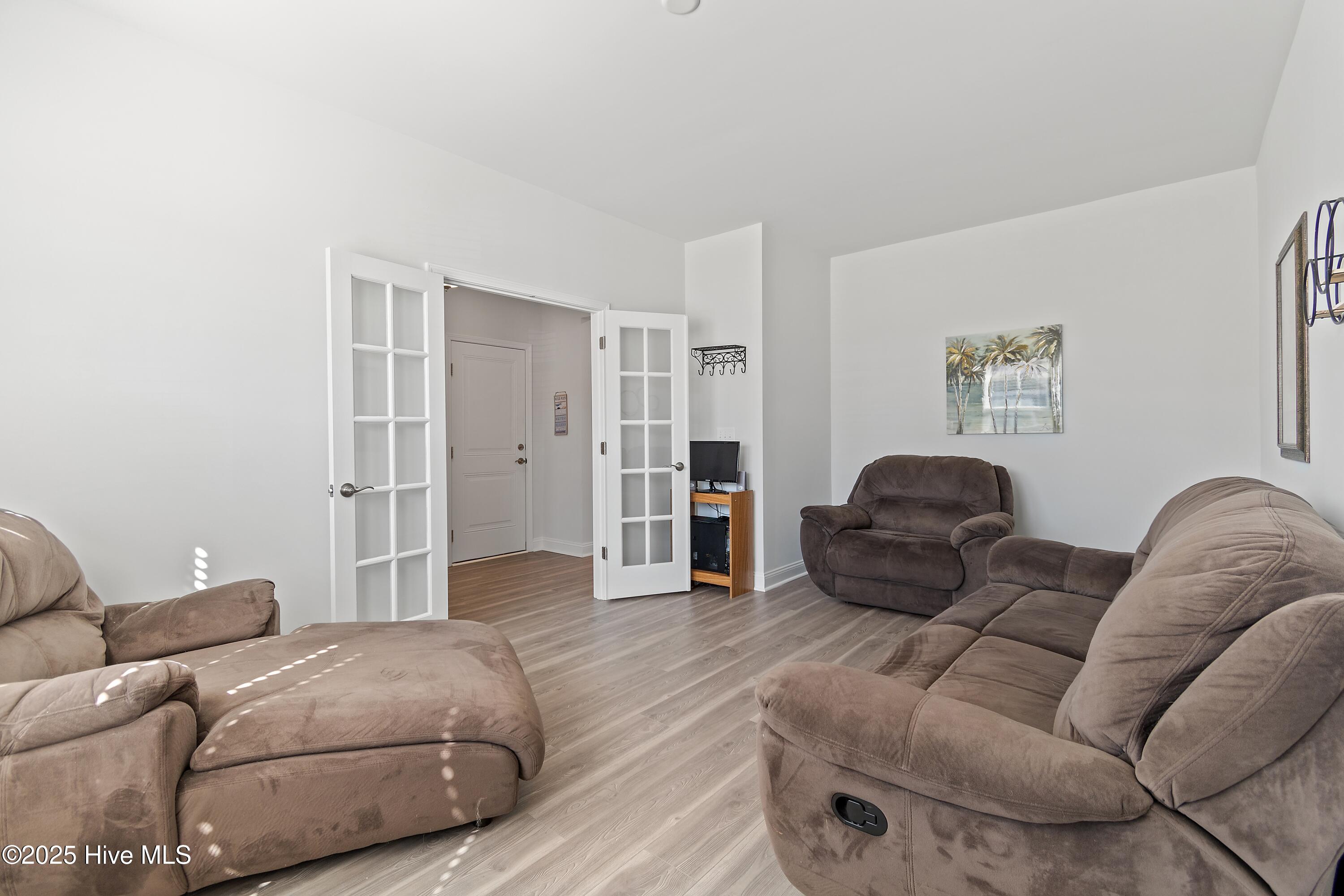 100532742 | Photo 15