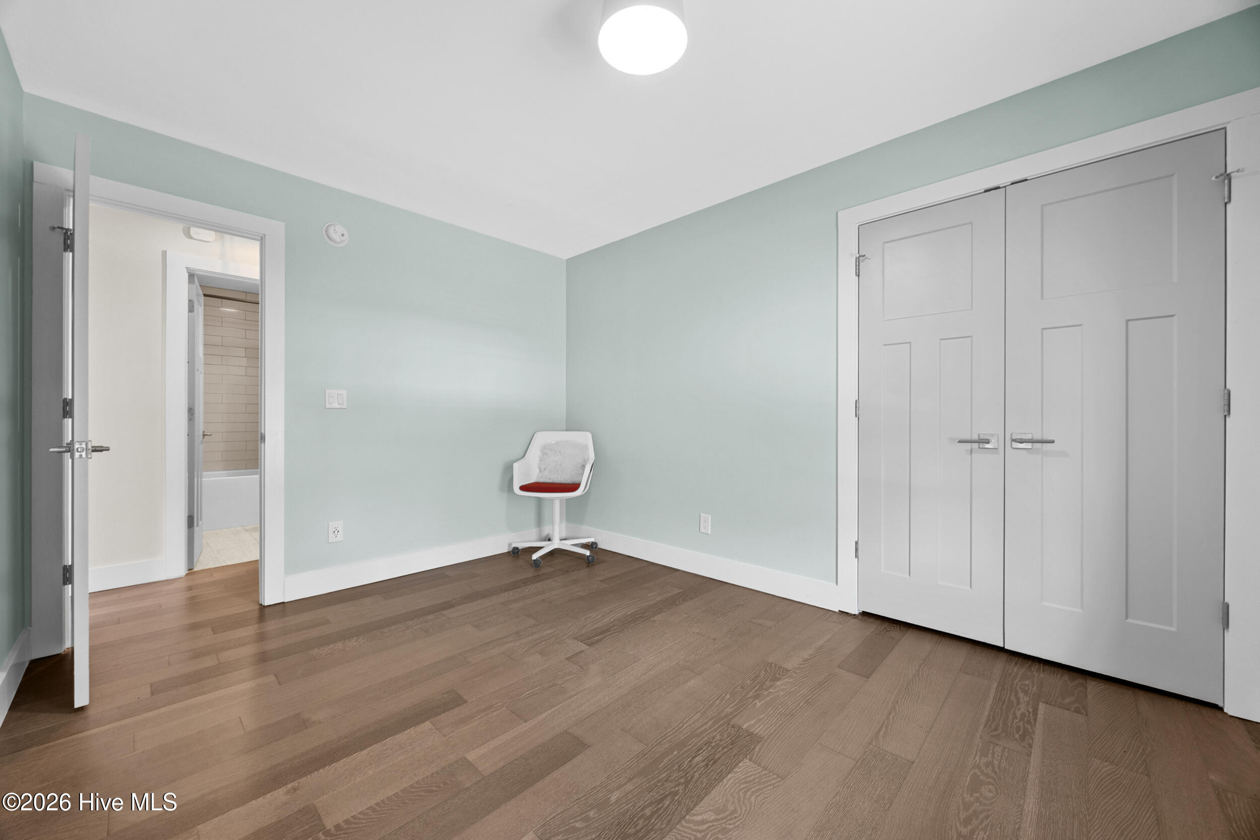 100562849 | Photo 31