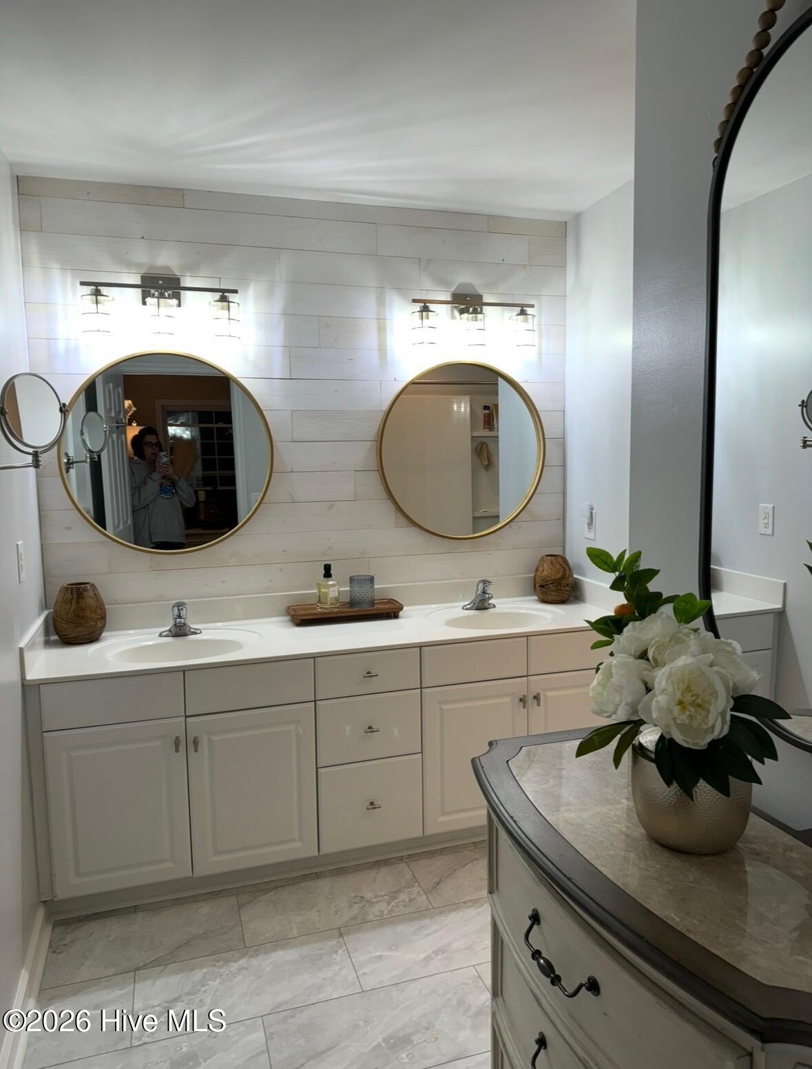 100553265 | Photo 23