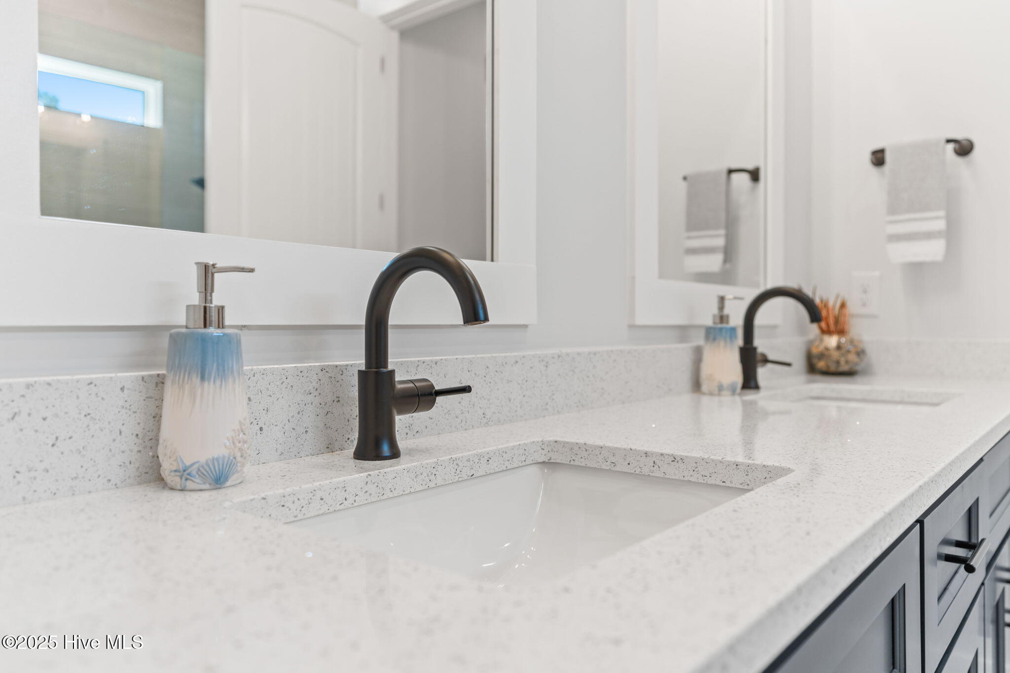 100516887 | Photo 36