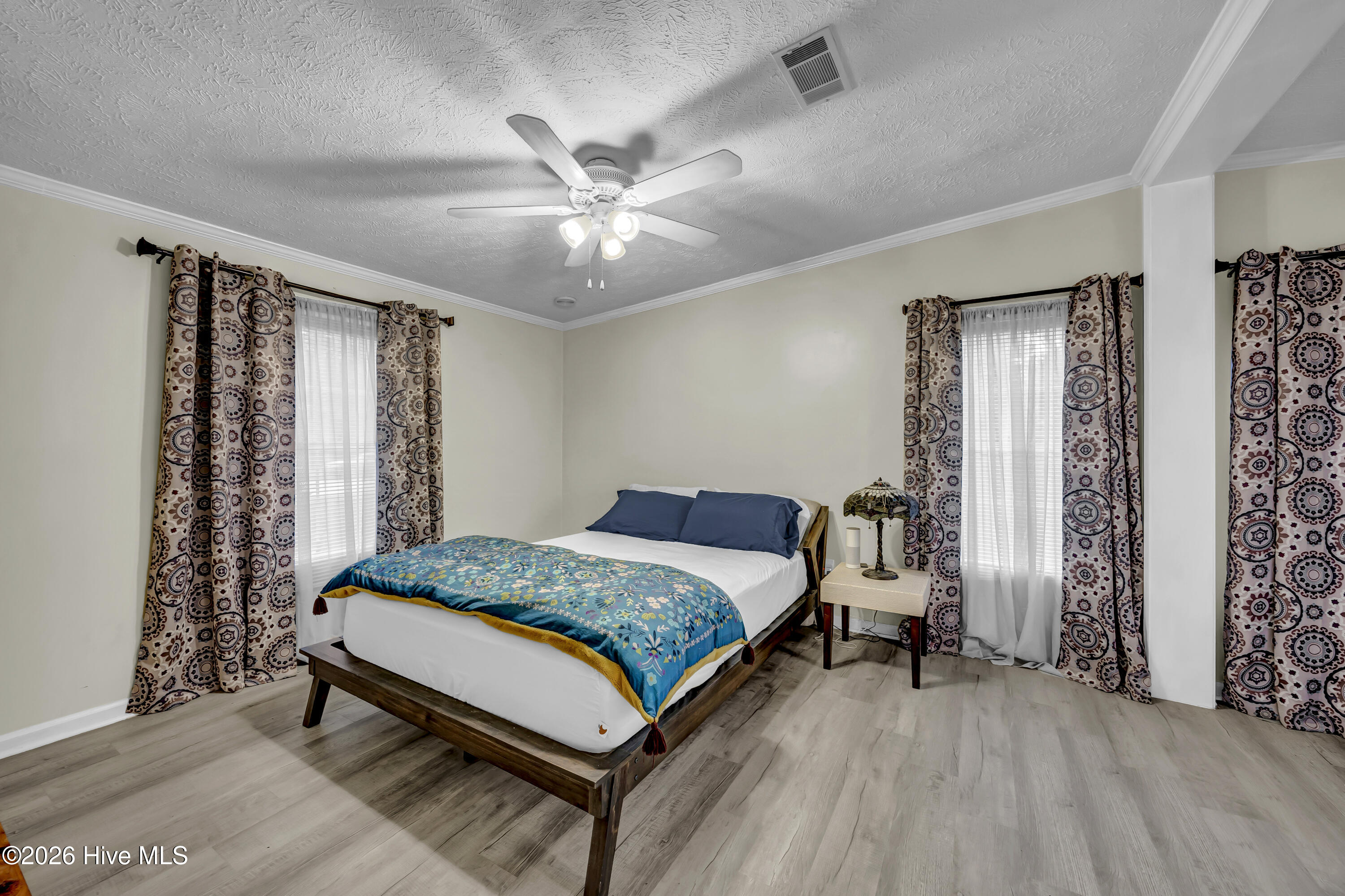 100561537 | Photo 20