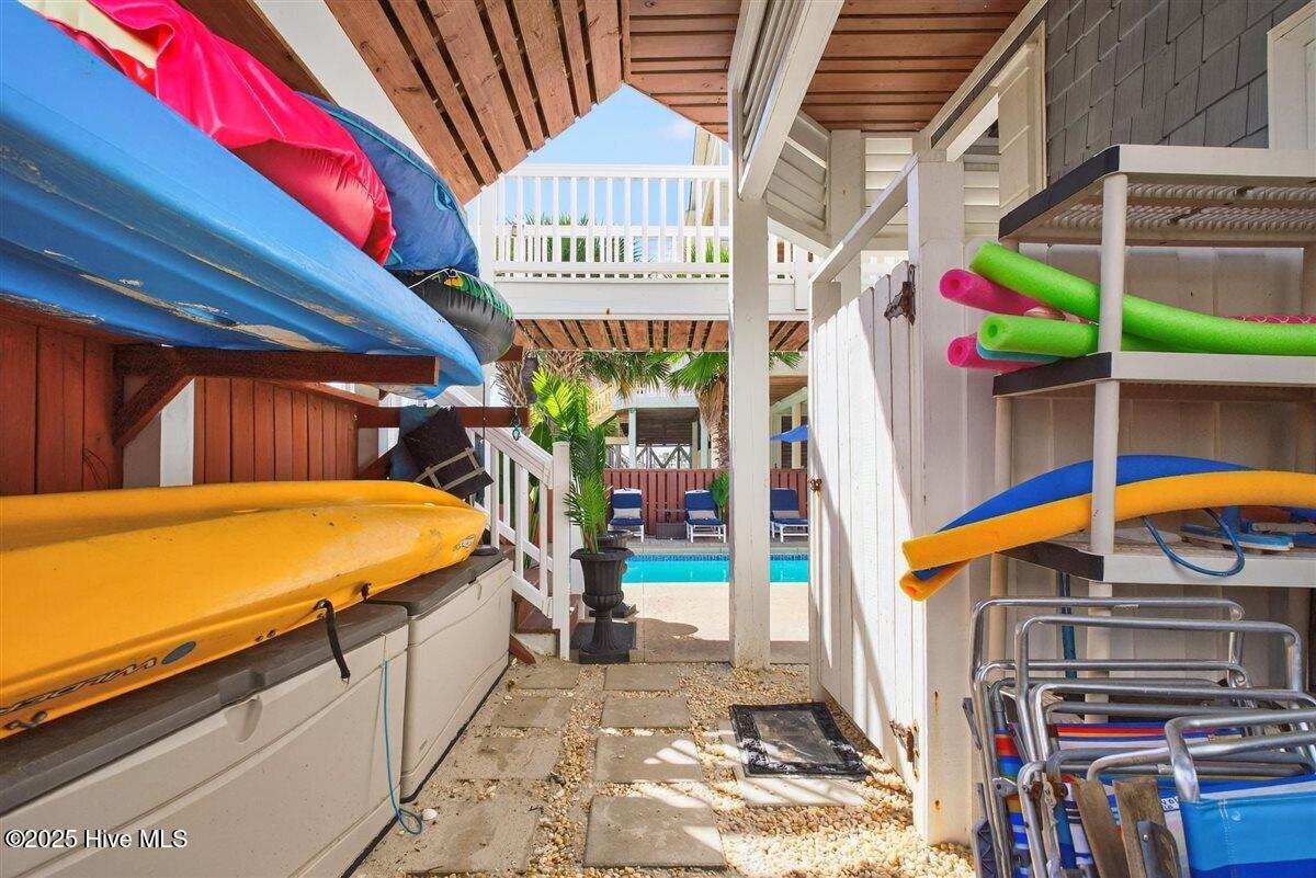 100538364 | Photo 52